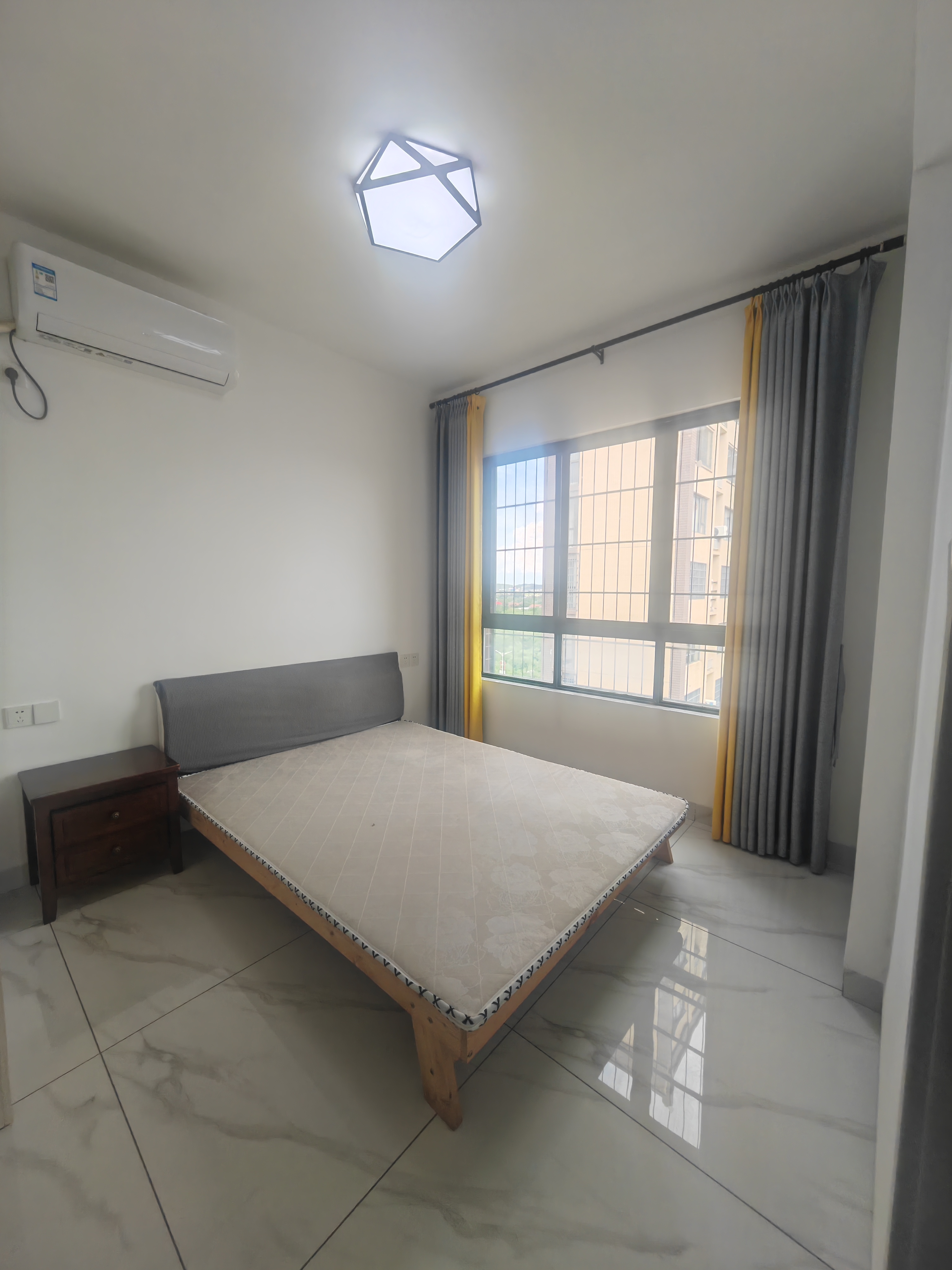 东城明珠 3室2厅2卫 2200.0元/月 东城明珠 3室2厅2卫 2200.0元/月室内图