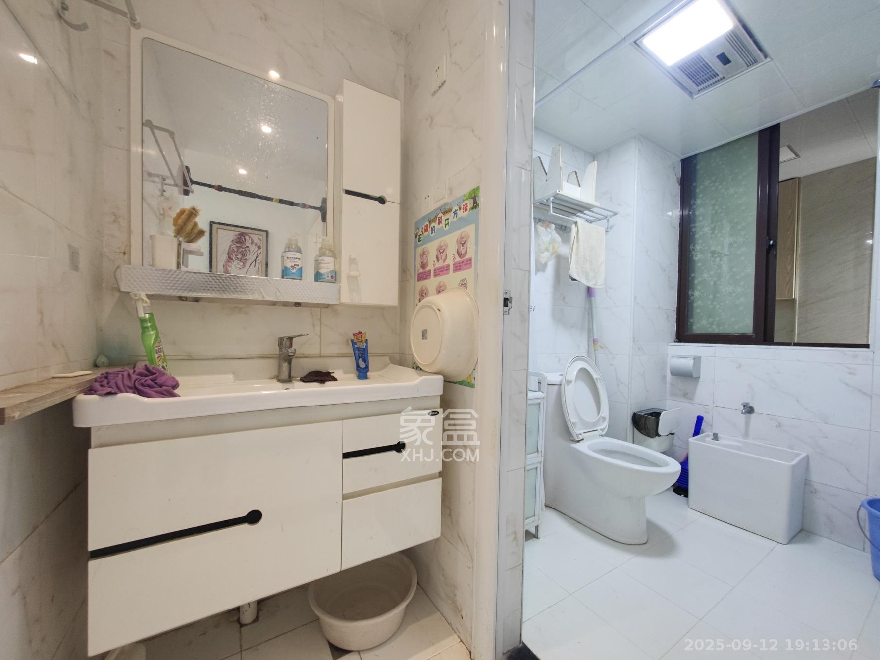 欧莱雅郡  2室2厅1卫    56.0万卫生间