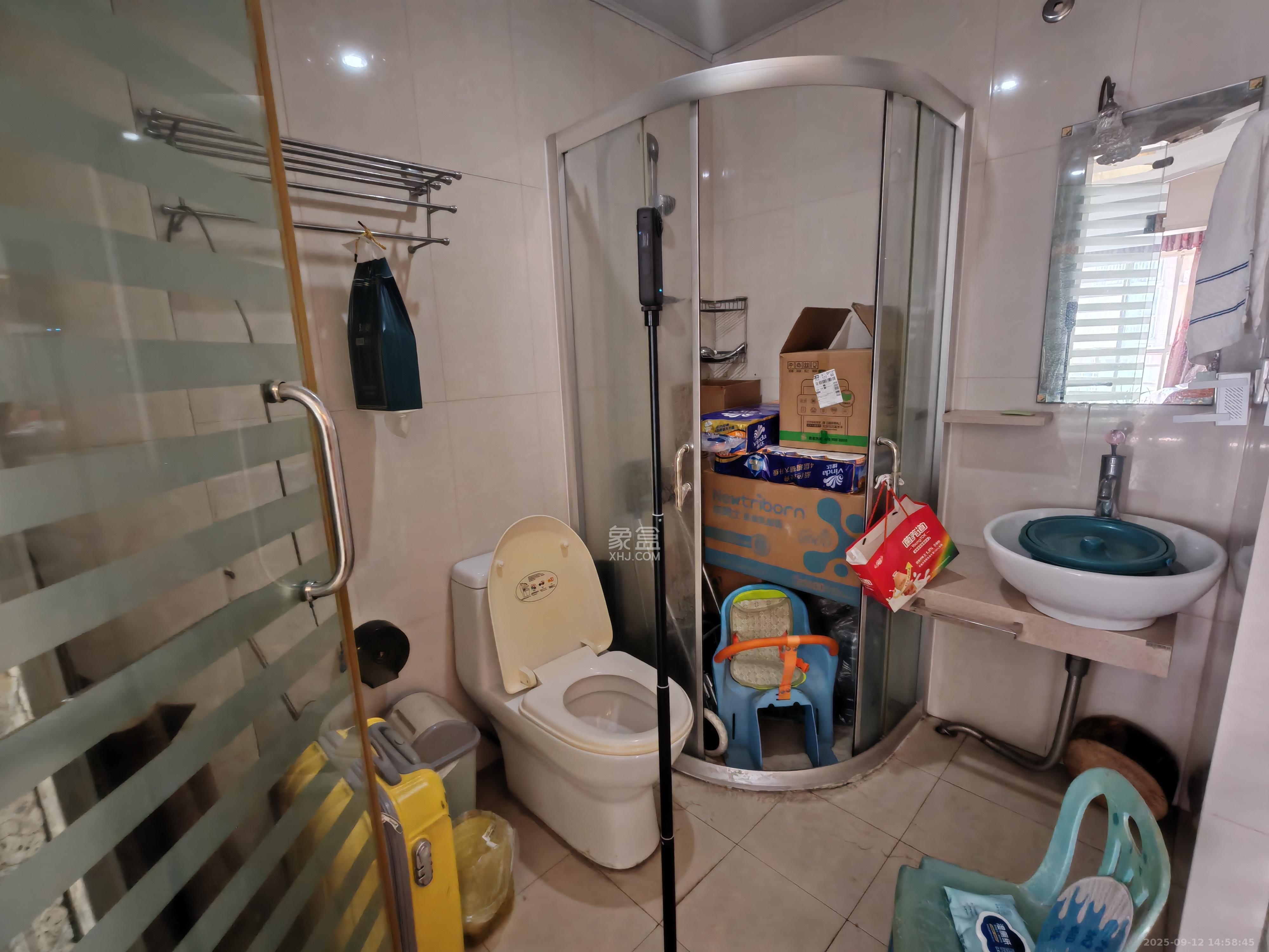 星语林名园  3室2厅2卫    2000.0元/月室内图