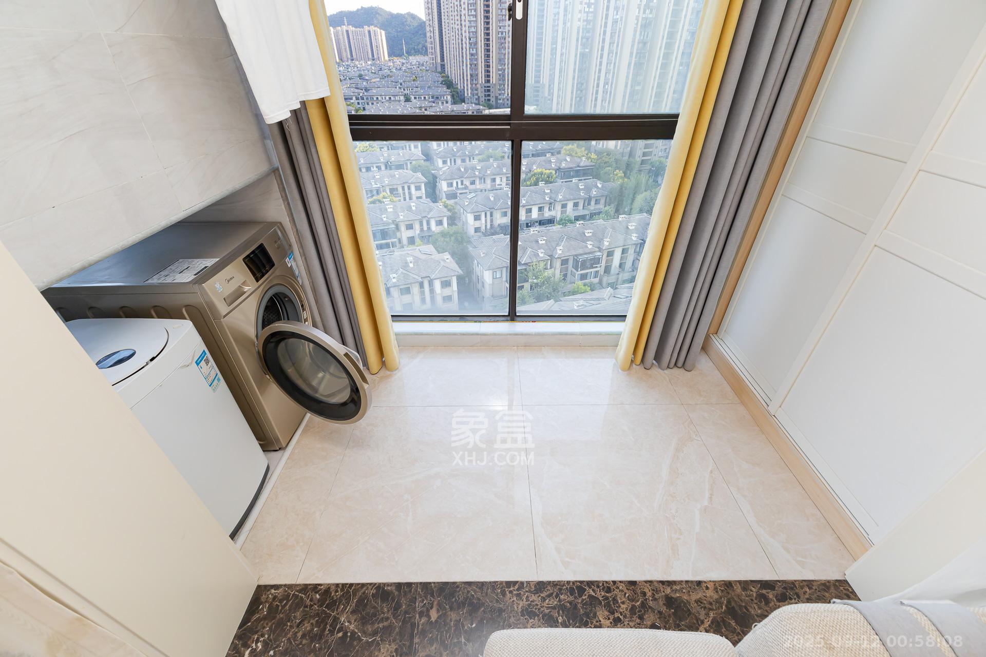 龙湖湘风原著(龙湖湘风星城) 3室2厅1卫 76.8万 龙湖湘风原著(龙湖湘风星城) 3室2厅1卫 76.8万阳台