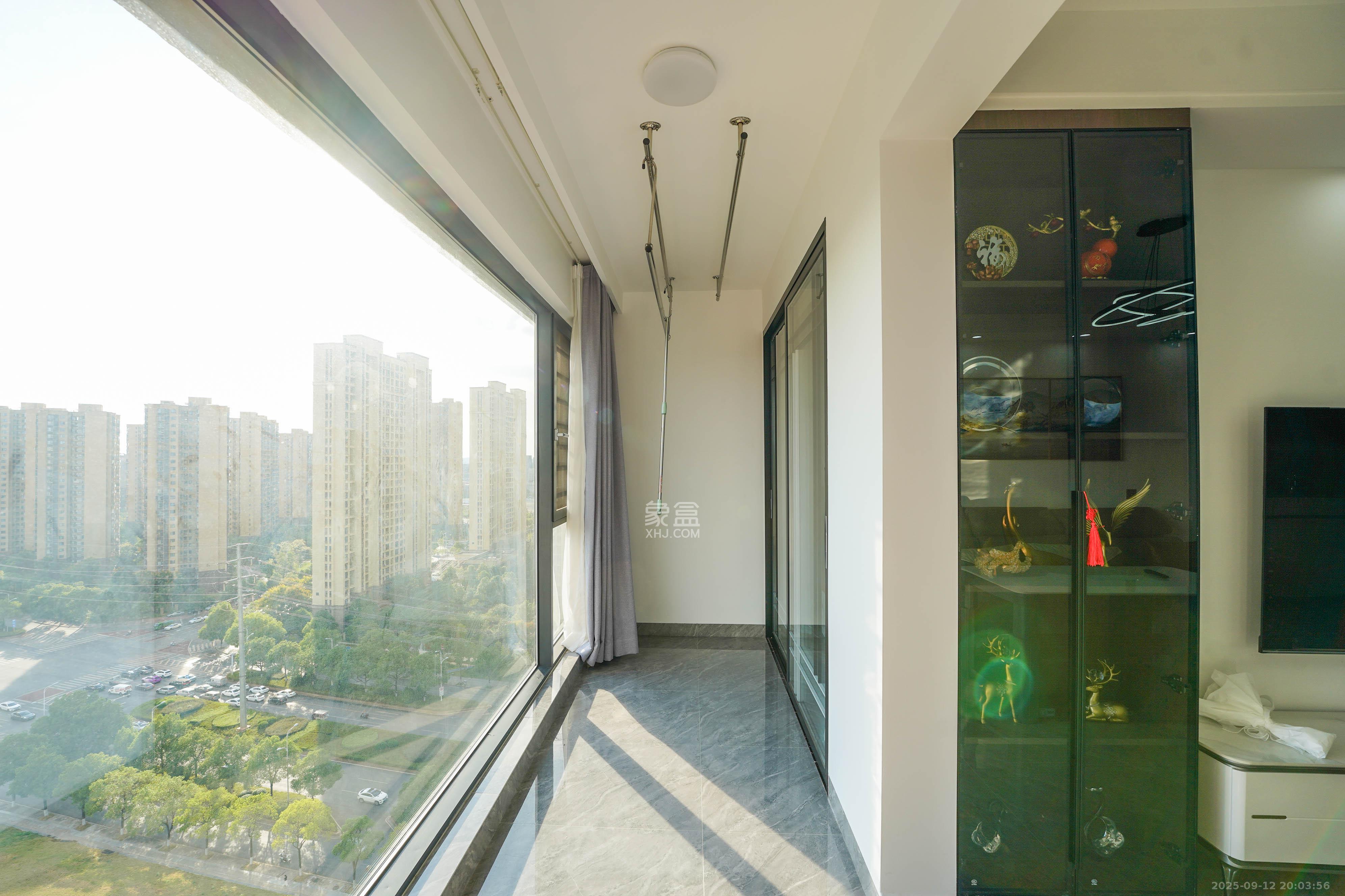 旭辉雨金广场 3室2厅2卫 108.0万 旭辉雨金广场 3室2厅2卫 108.0万阳台