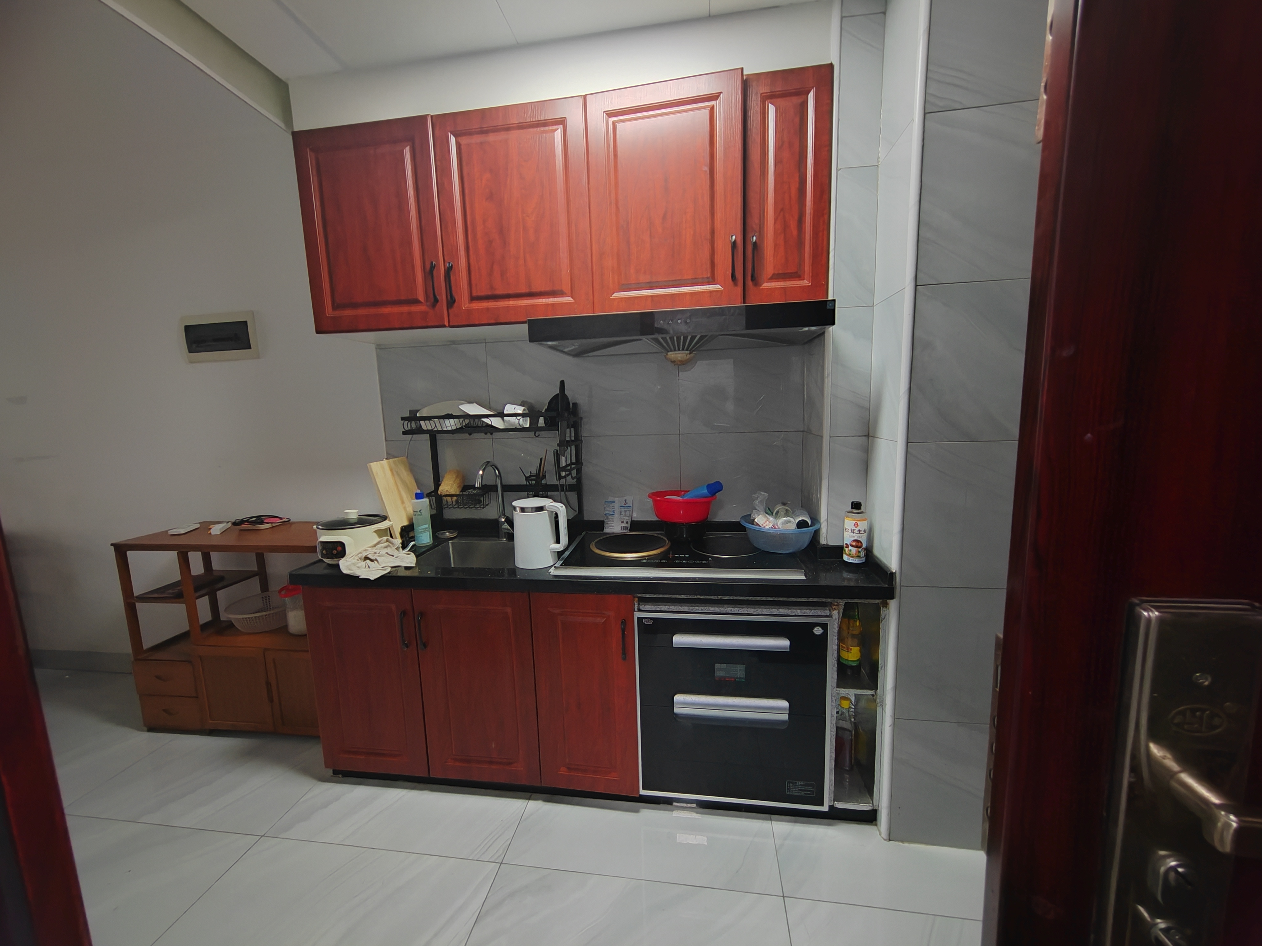 蓝海瑞园 1室1厅1卫 2100.0元/月 蓝海瑞园 1室1厅1卫 2100.0元/月室内图