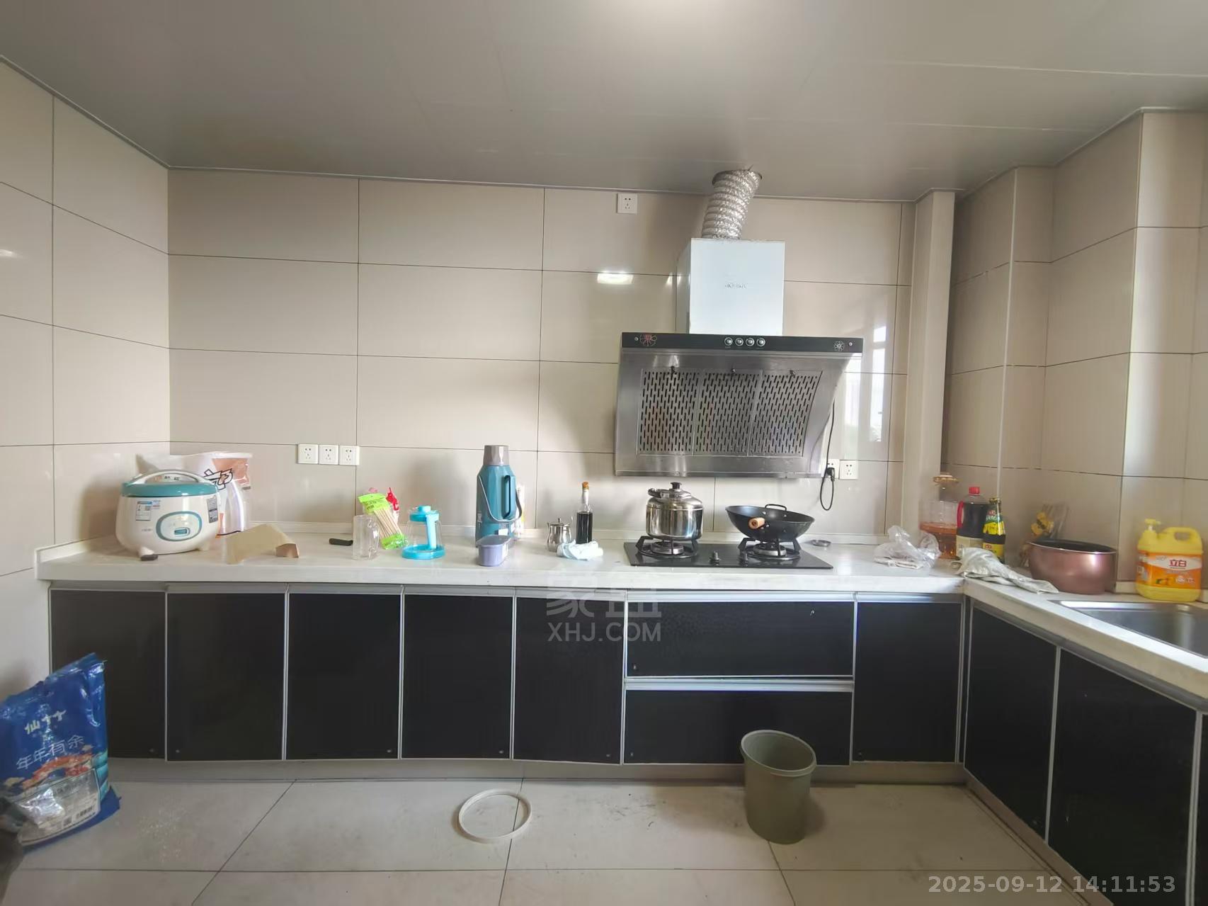 流金岁月-华晨国际 3室2厅2卫 2200.0元/月 流金岁月-华晨国际 3室2厅2卫 2200.0元/月室内图