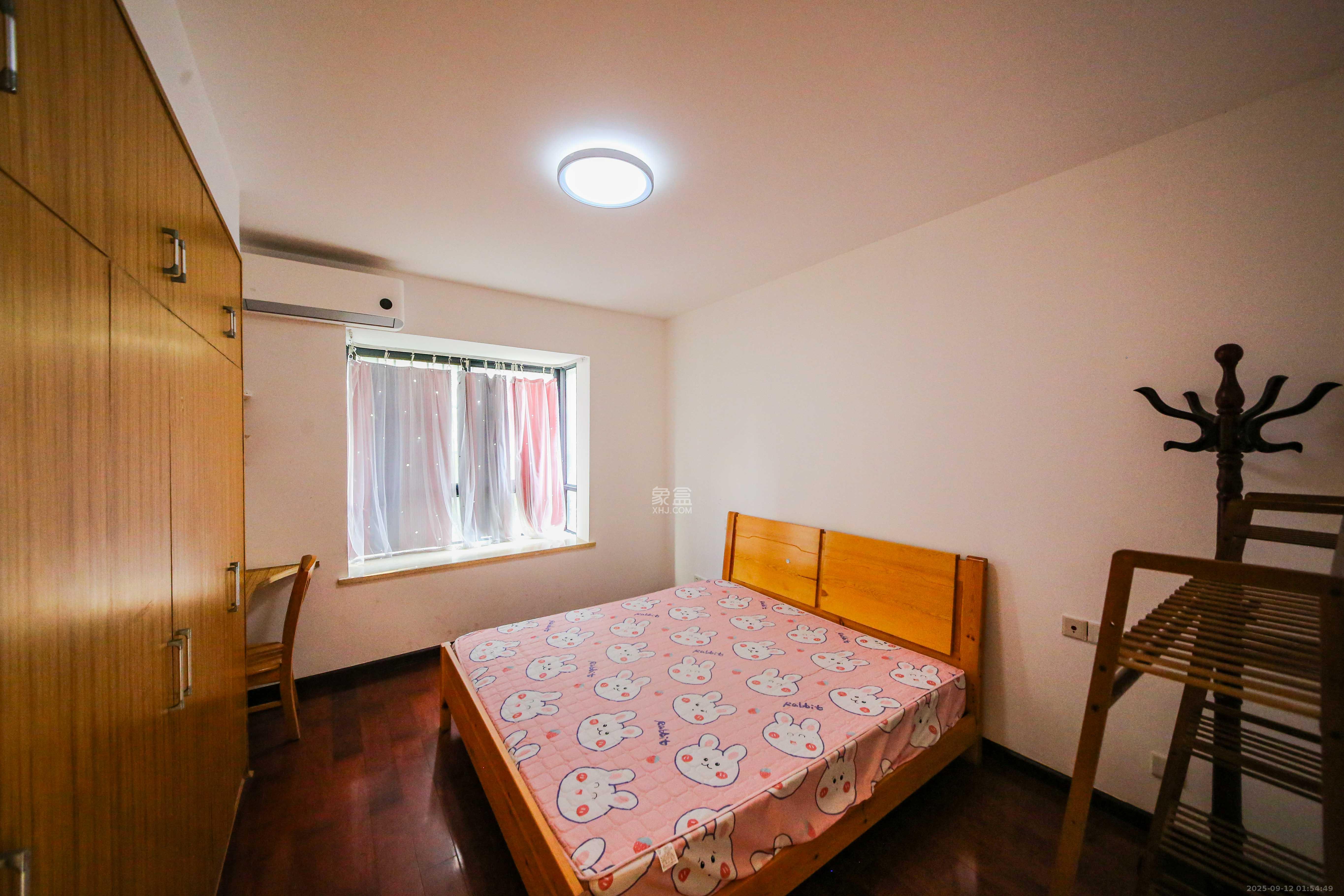 满庭芳小区  3室2厅2卫    107.0万 满庭芳小区  3室2厅2卫    107.0万卧室