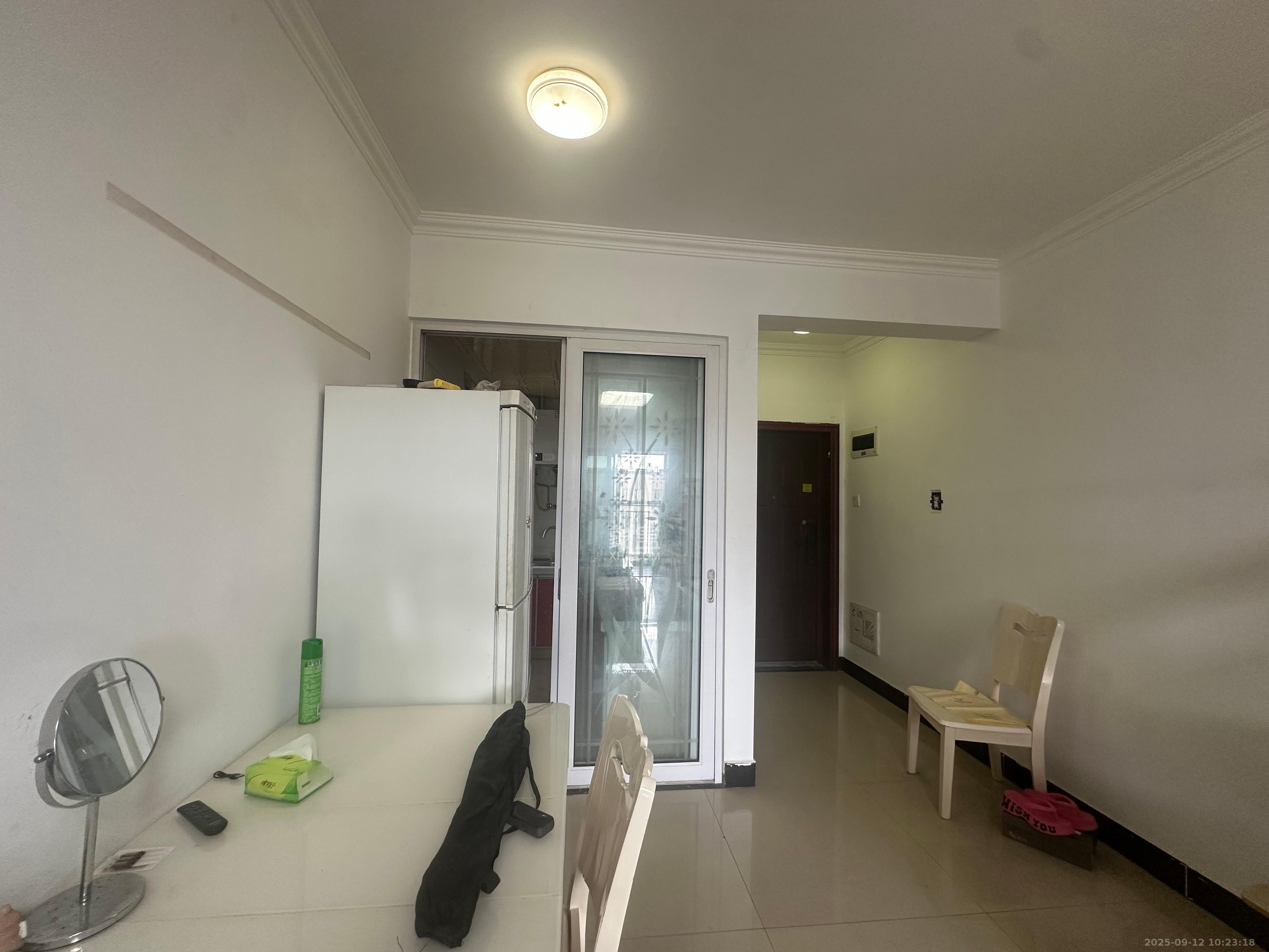 华润置地广场二期  3室2厅1卫    2400.0元/月室内图