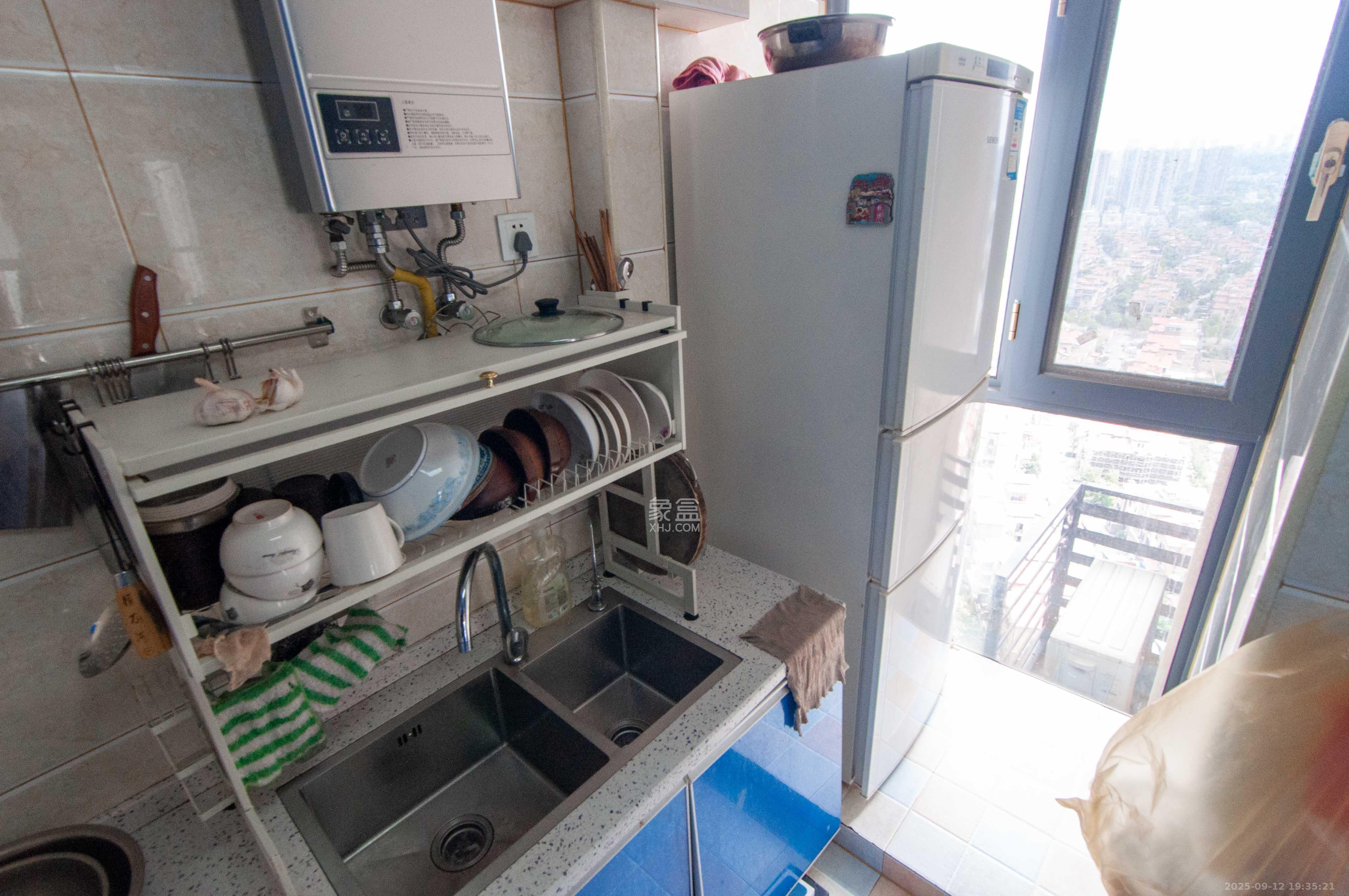 振业城二期  3室2厅1卫    128.0万厨房