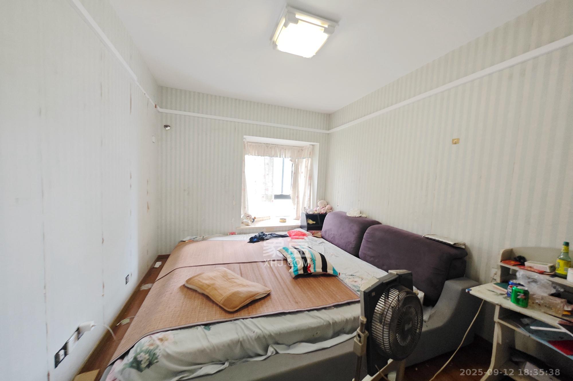 锦绣世纪 4室2厅2卫 123.0万 锦绣世纪 4室2厅2卫 123.0万卧室