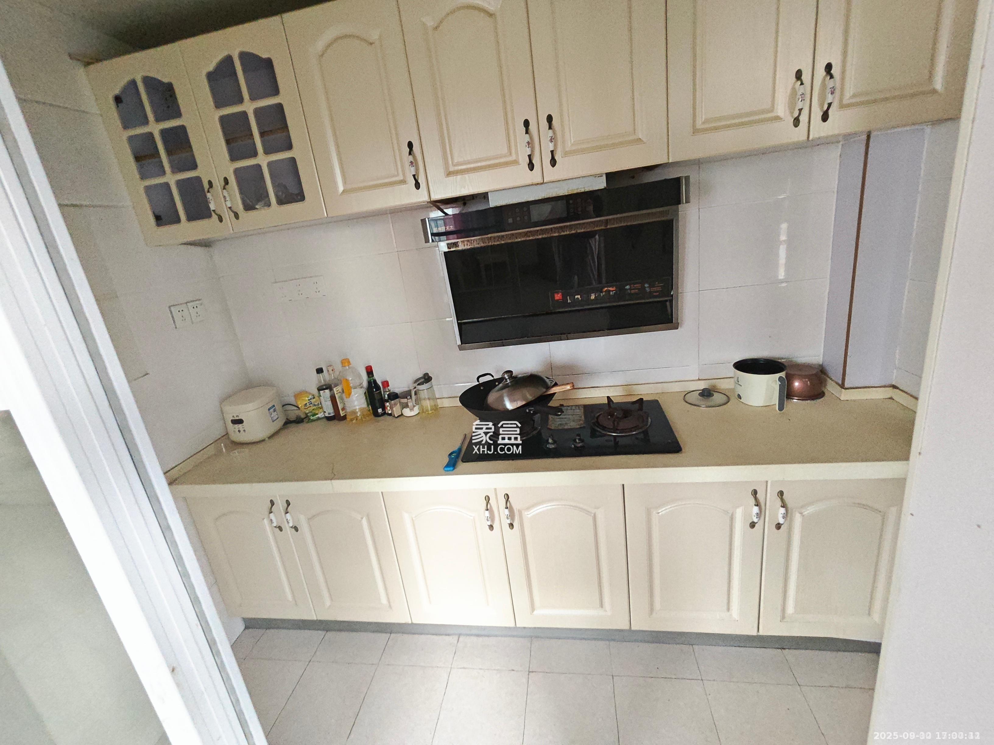 鑫天御景湾 2室2厅2卫 1800.0元/月 鑫天御景湾 2室2厅2卫 1800.0元/月室内图