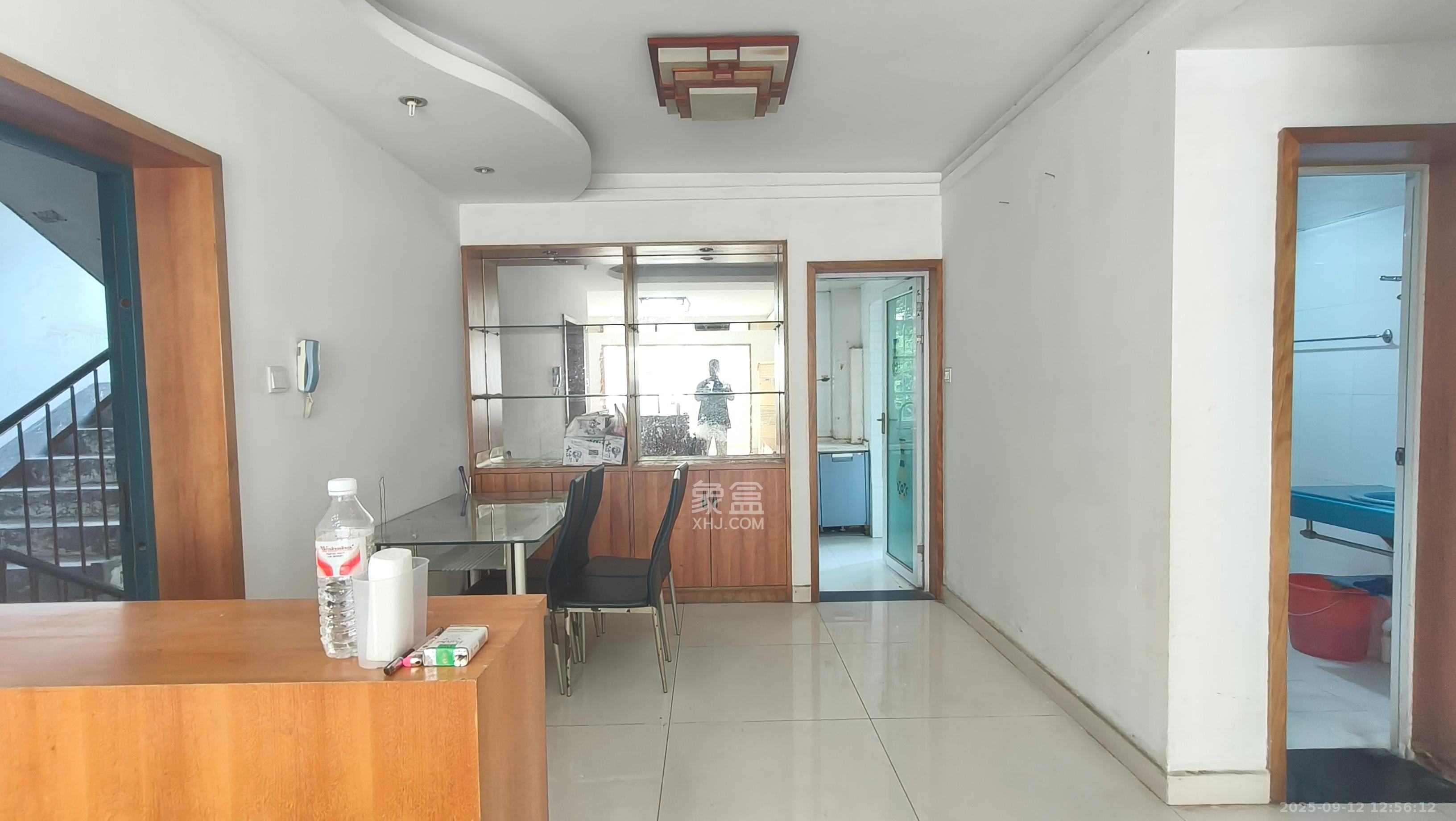 德润园  3室2厅2卫    2400.0元/月室内图