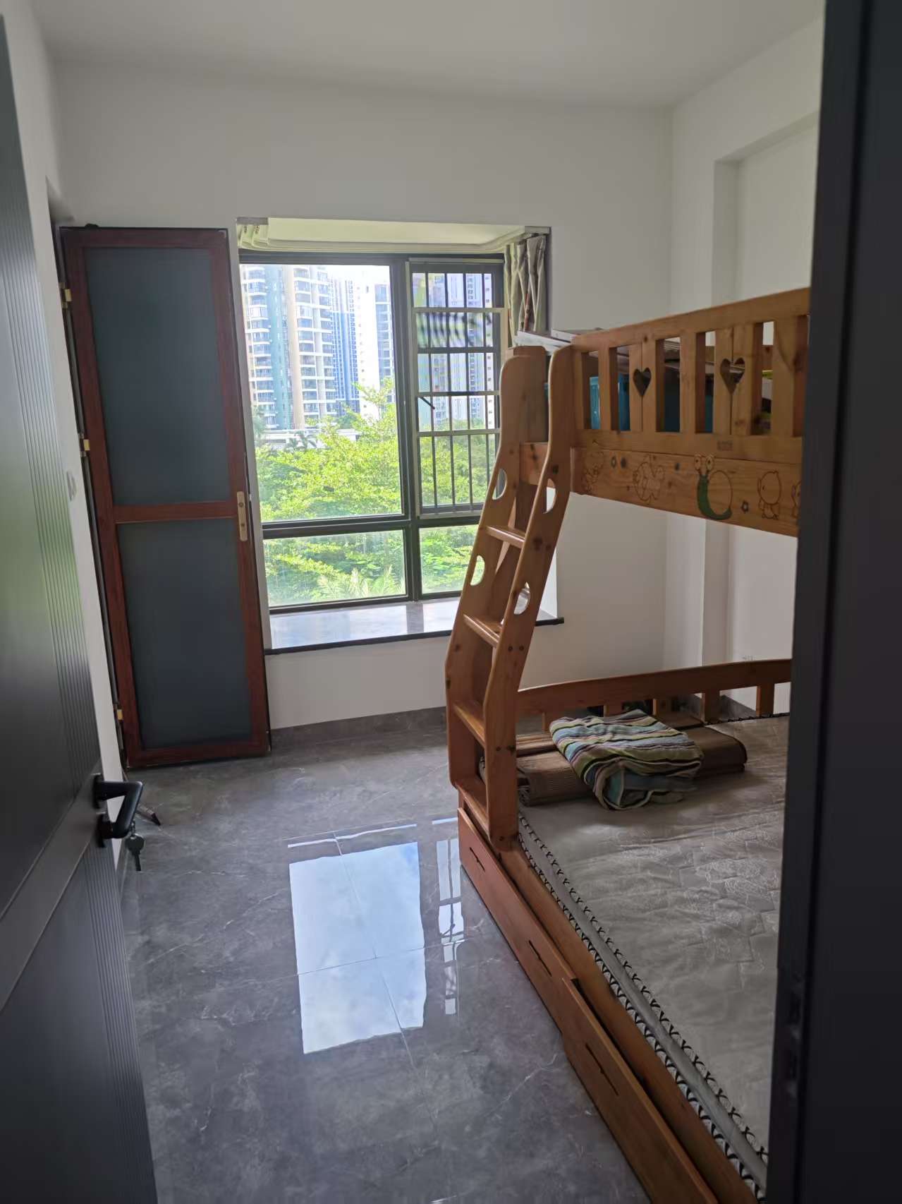 鸿天阁 3室2厅2卫 3200.0元/月 鸿天阁 3室2厅2卫 3200.0元/月室内图