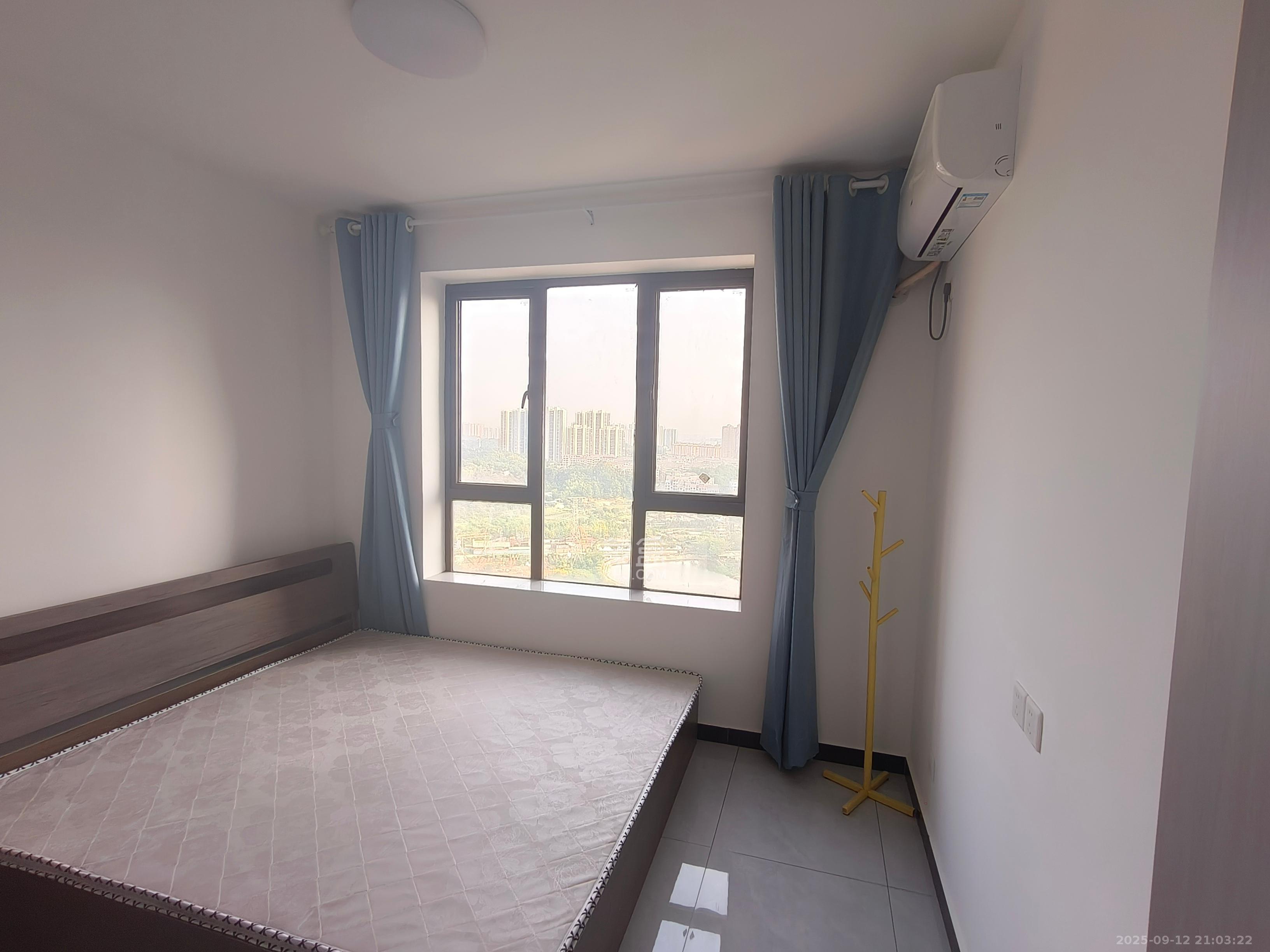 青竹湖曦园  3室2厅1卫    2000.0元/月室内图