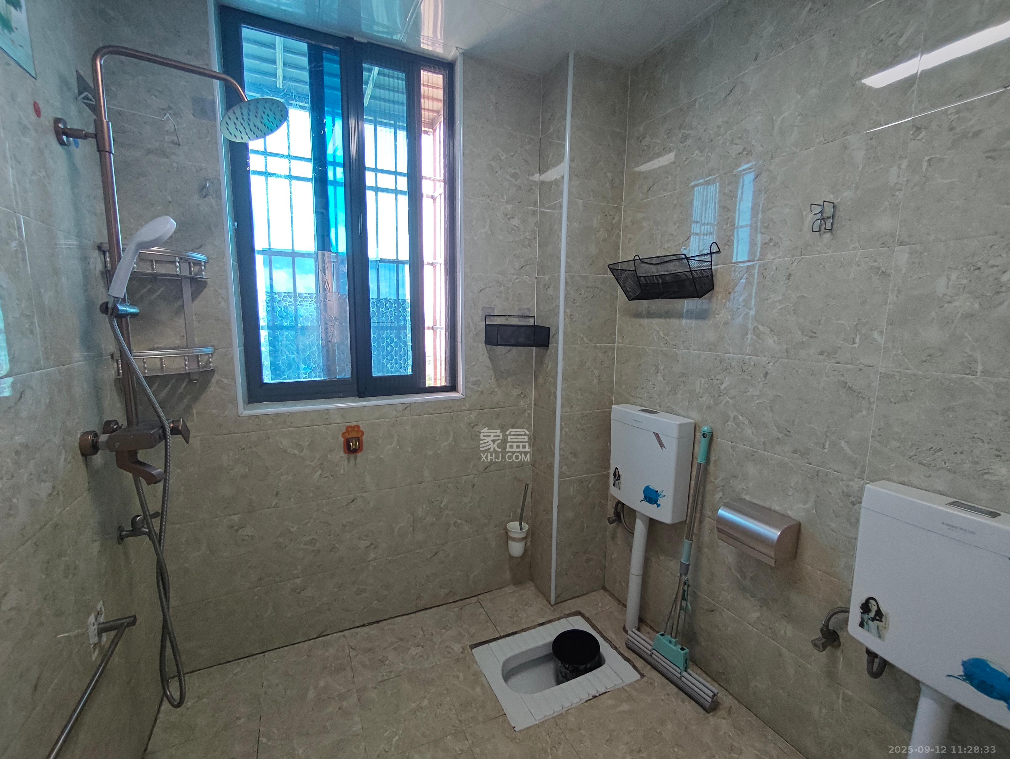 湘楚华庭 2室2厅1卫 2100.0元/月 湘楚华庭 2室2厅1卫 2100.0元/月室内图