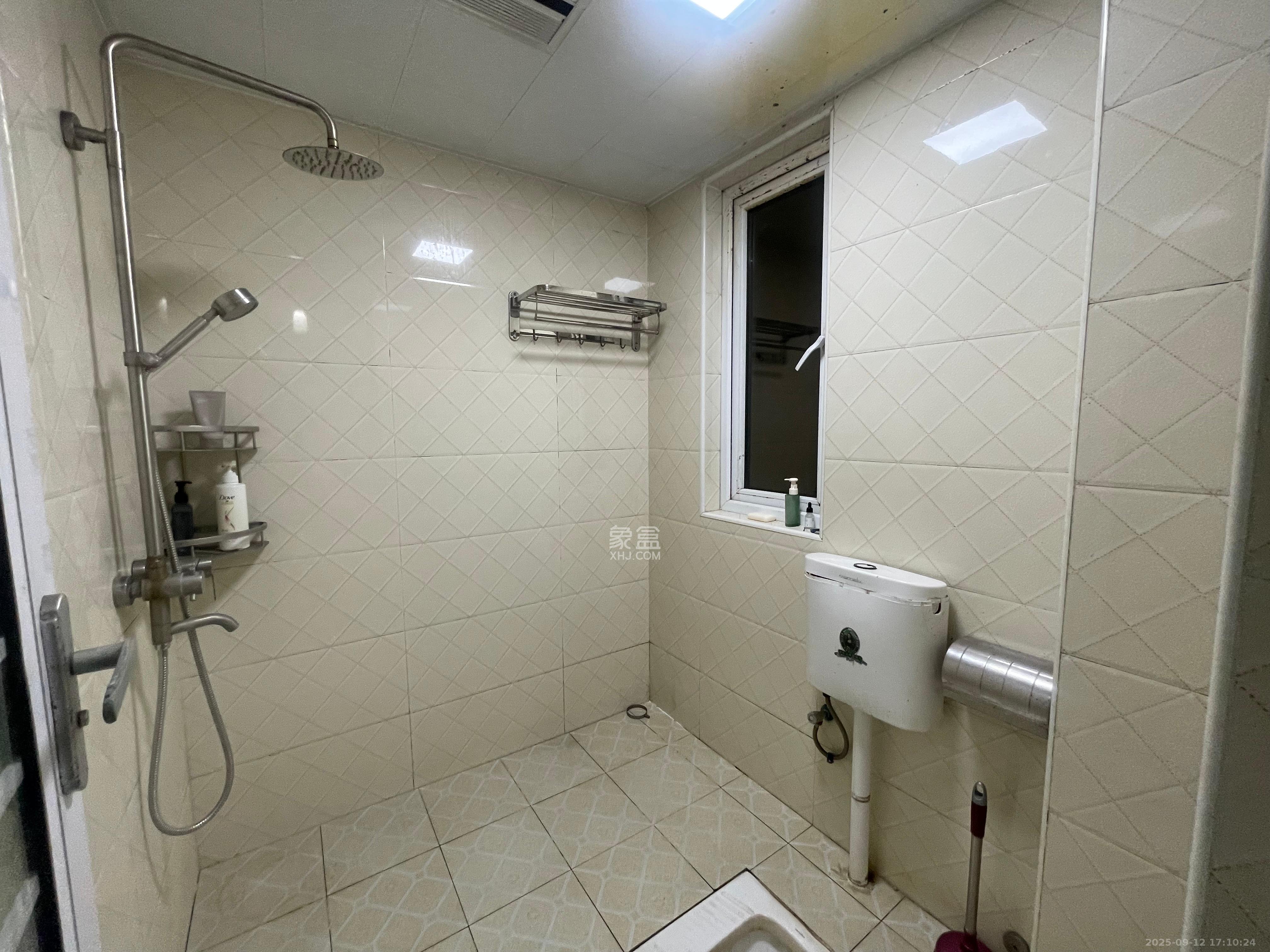 荣盛花语城  2室1厅1卫    1600.0元/月室内图