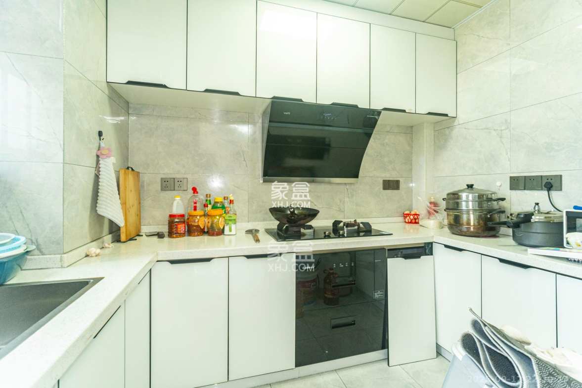 紫华郡  4室2厅2卫    79.8万 紫华郡  4室2厅2卫    79.8万厨房