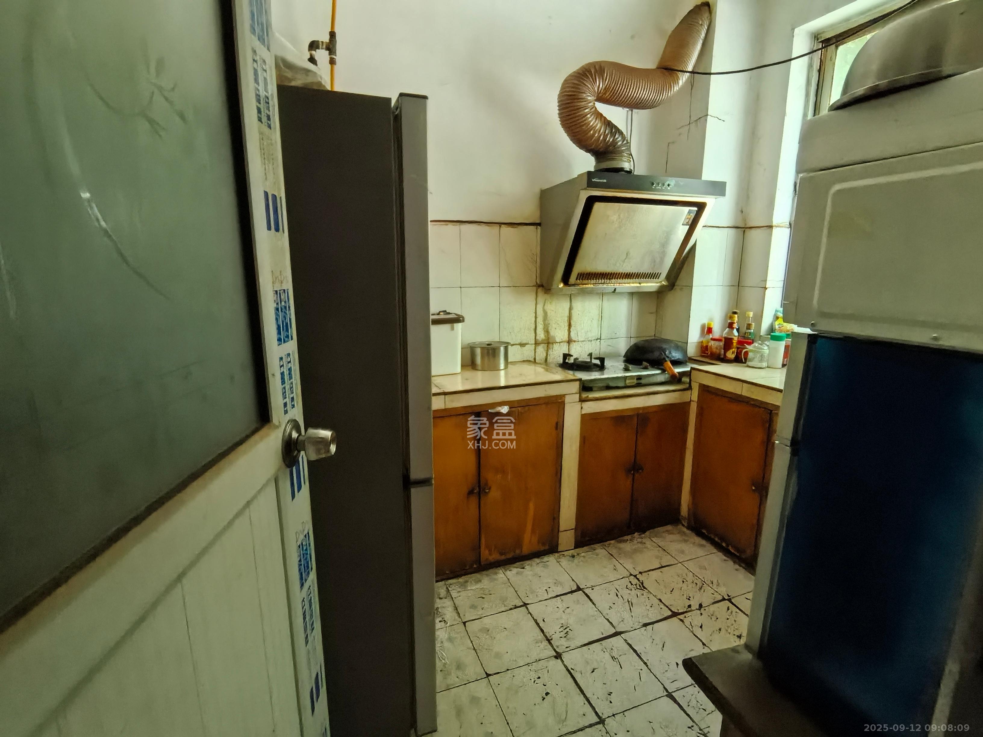 中南汽车世界  3室0厅0卫    1200.0元/月室内图