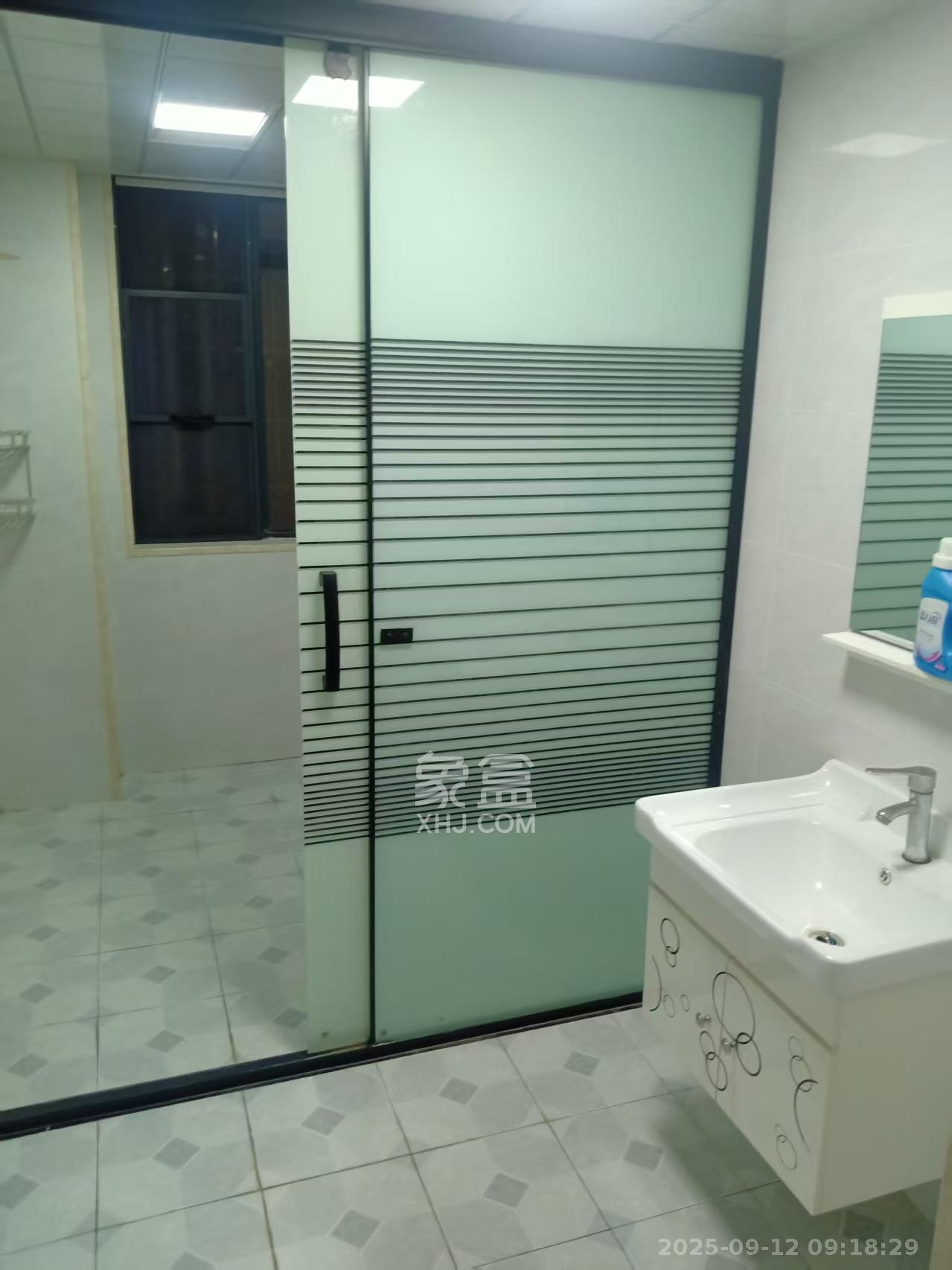 天悦和苑一期  3室2厅2卫    2400.0元/月室内图