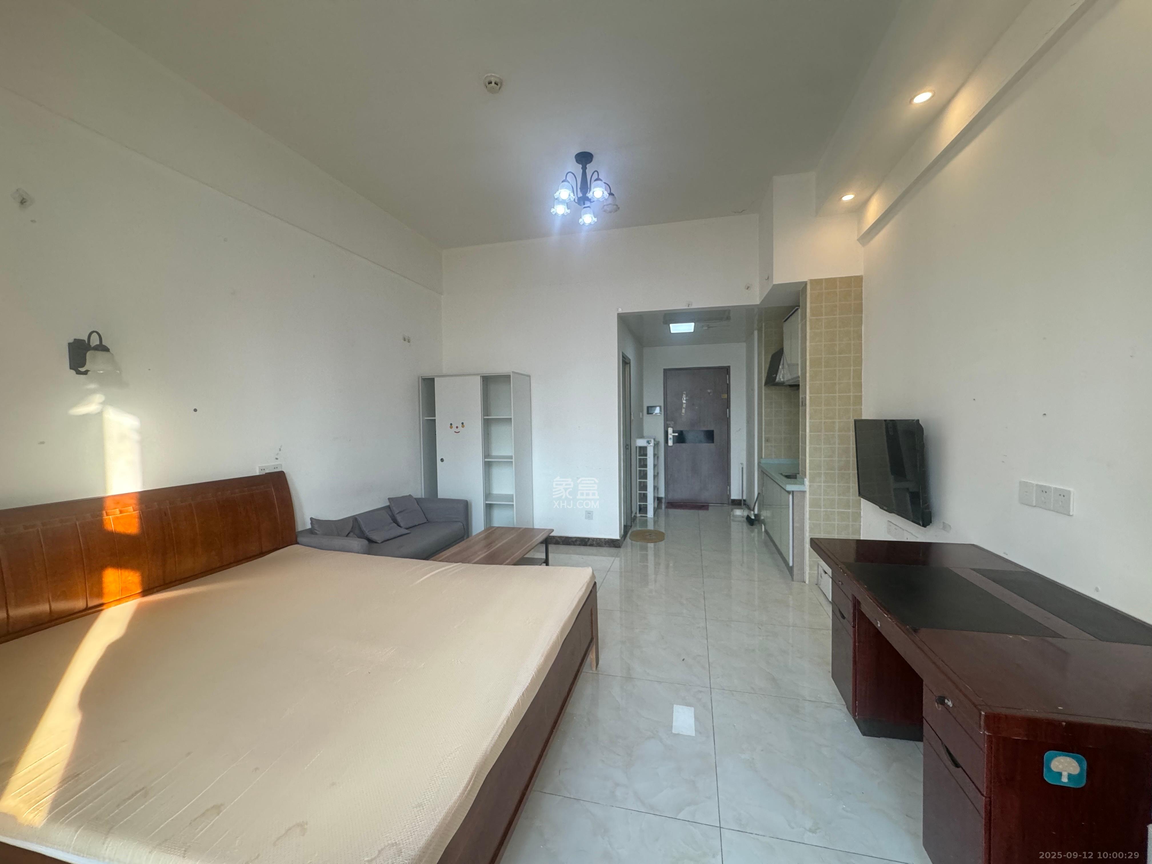 新世界广场  1室1厅1卫    1500.0元/月室内图