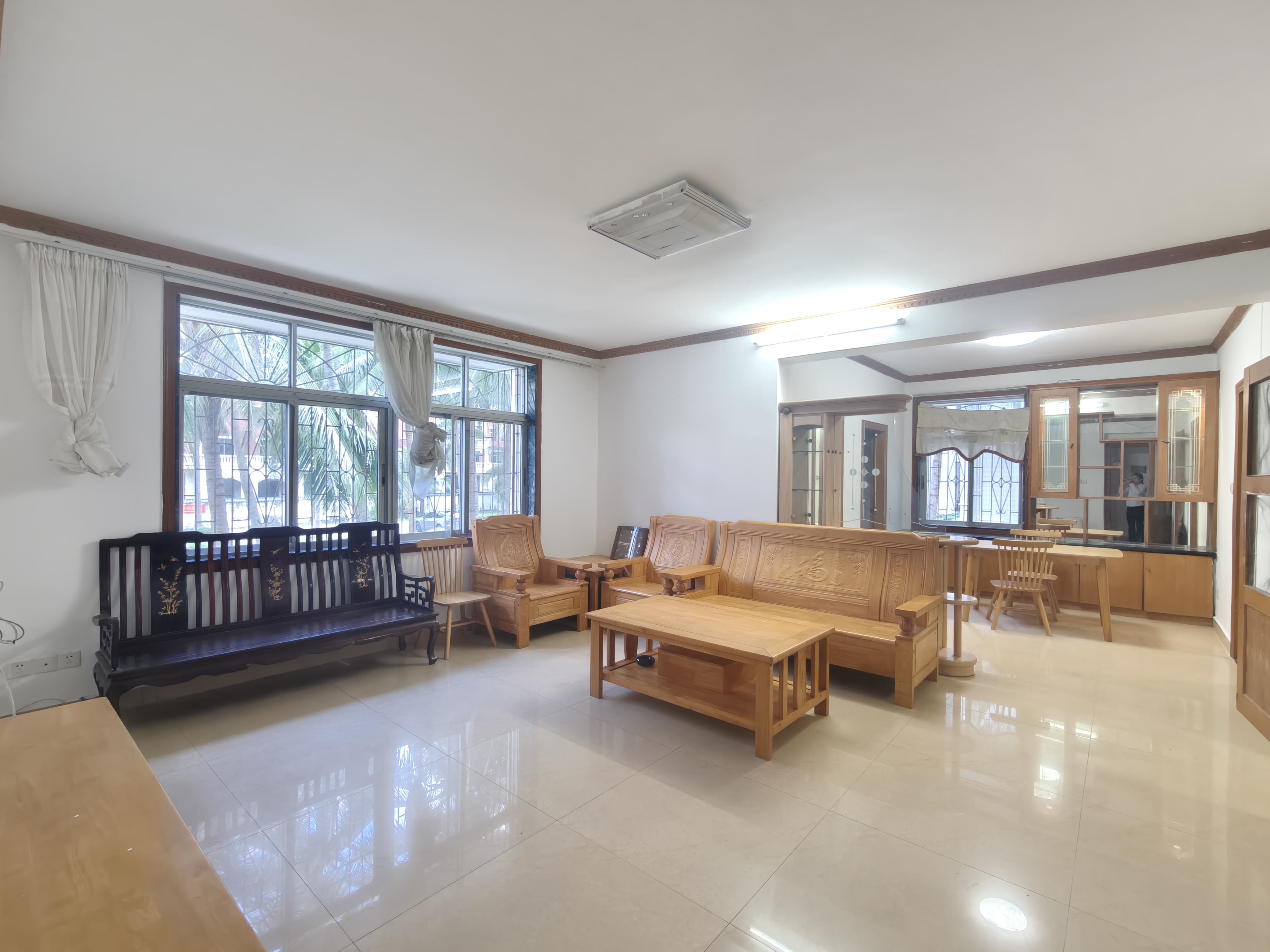 军安花苑  4室2厅2卫    3000.0元/月室内图