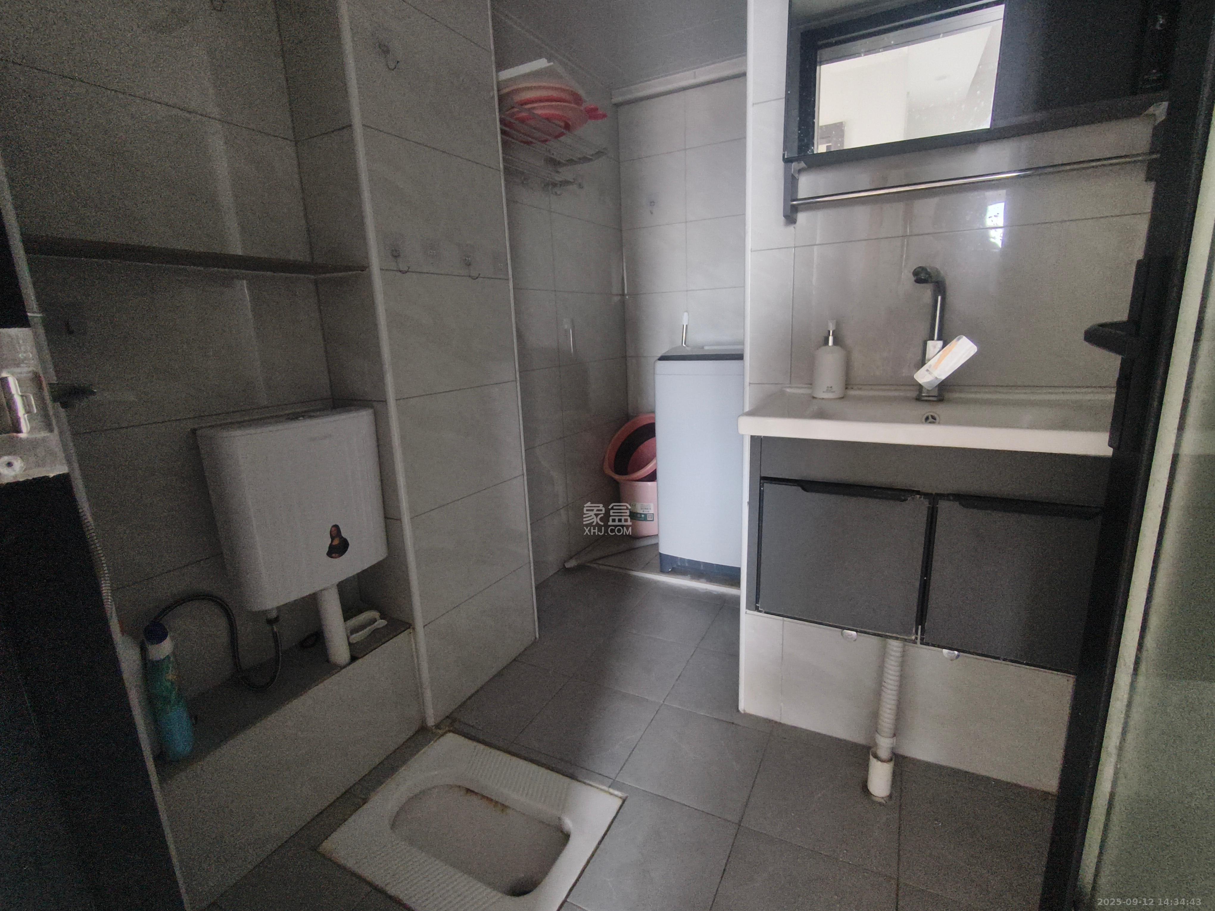 汇都公寓  3室1厅1卫    2200.0元/月室内图