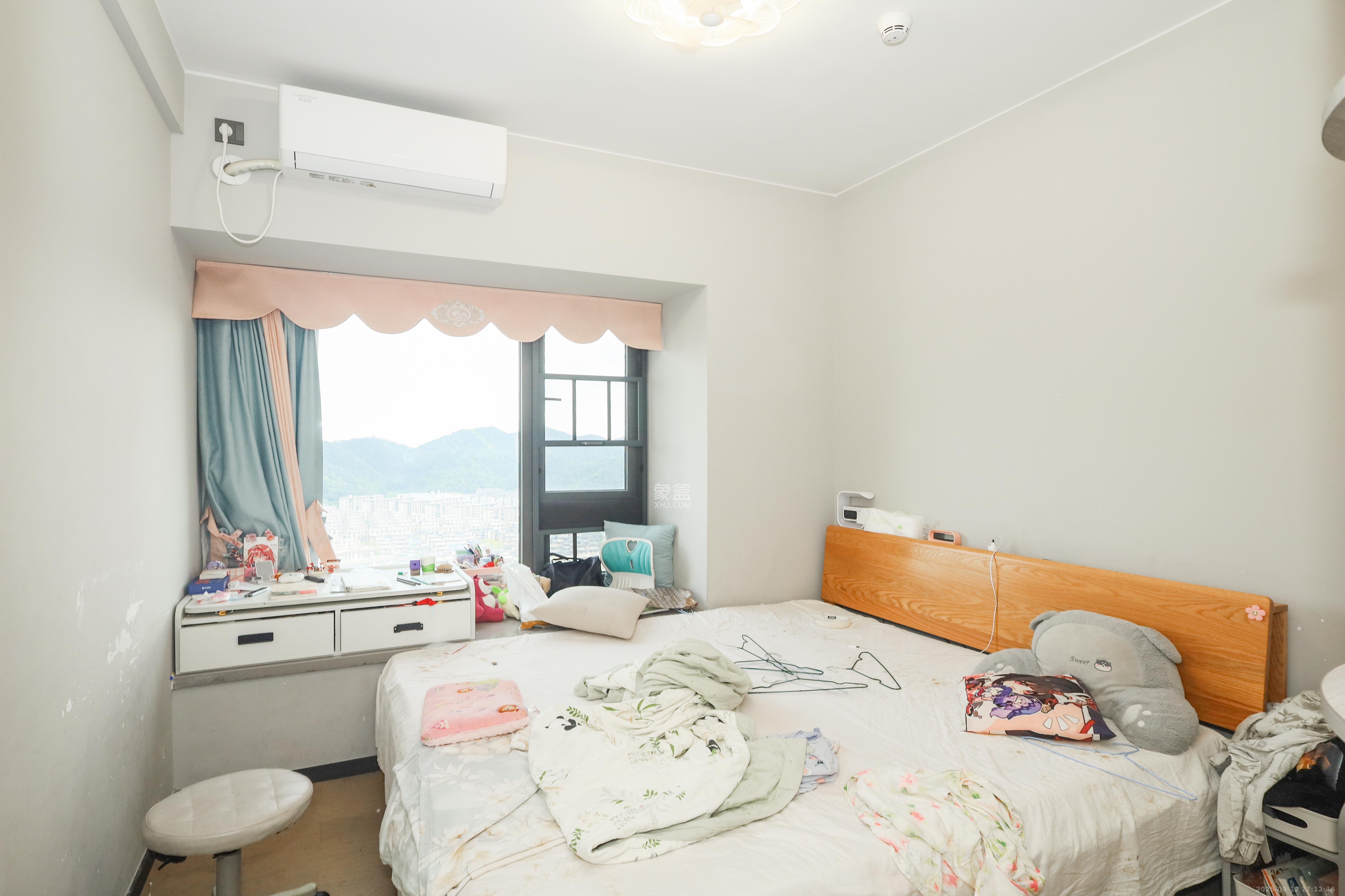 时代梅溪领峰  3室2厅2卫    127.0万卧室