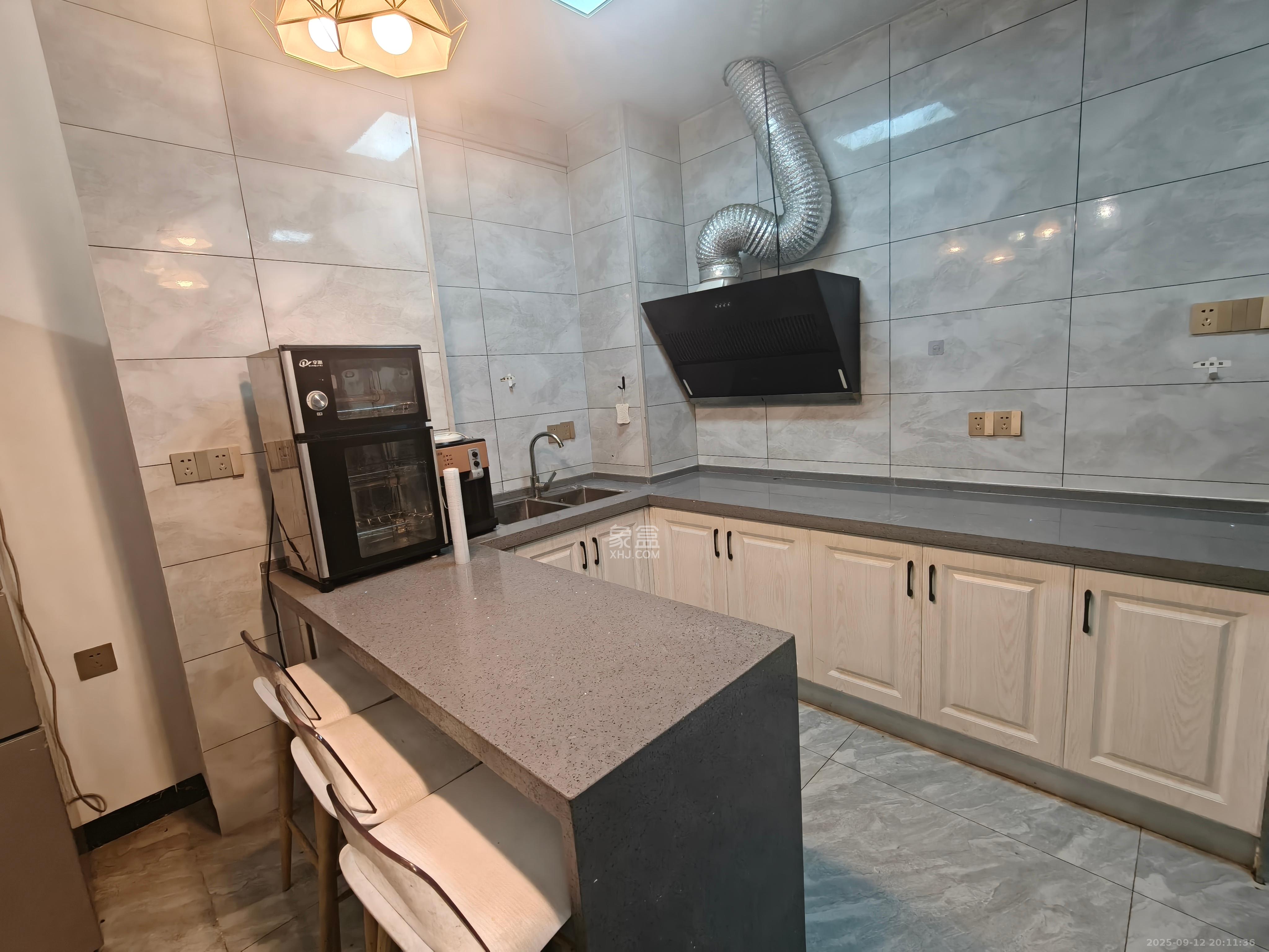 中南国际眼镜城(中伟商业中心) 2室1厅1卫 1800.0元/月 中南国际眼镜城(中伟商业中心) 2室1厅1卫 1800.0元/月室内图