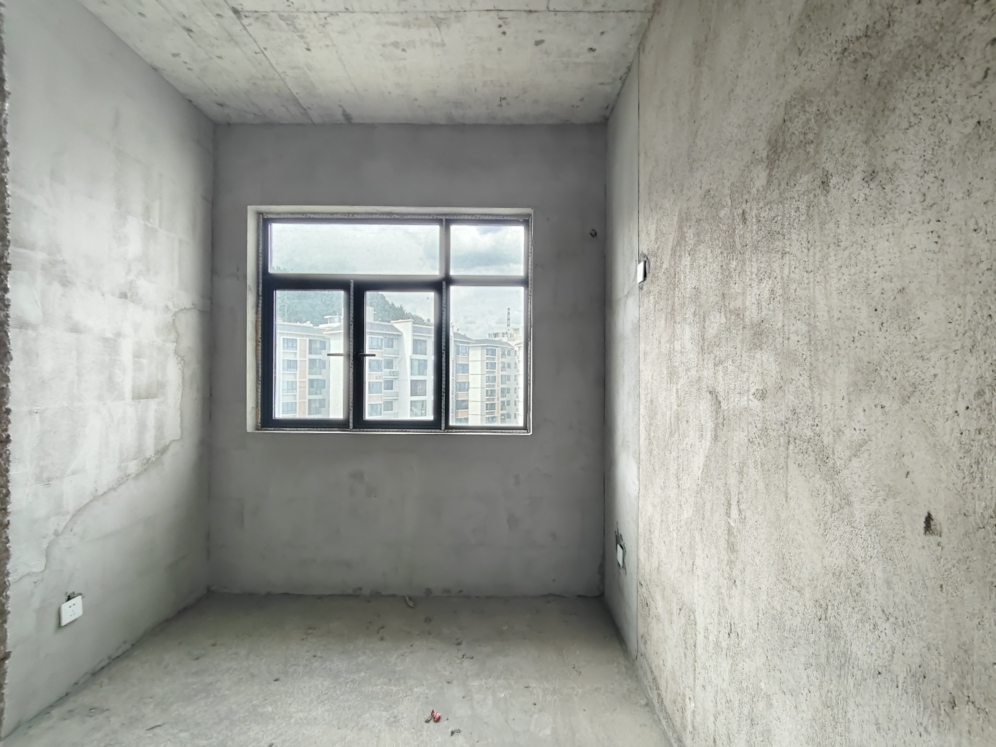 山城上品  4室2厅2卫    63.0万 山城上品  4室2厅2卫    63.0万客厅