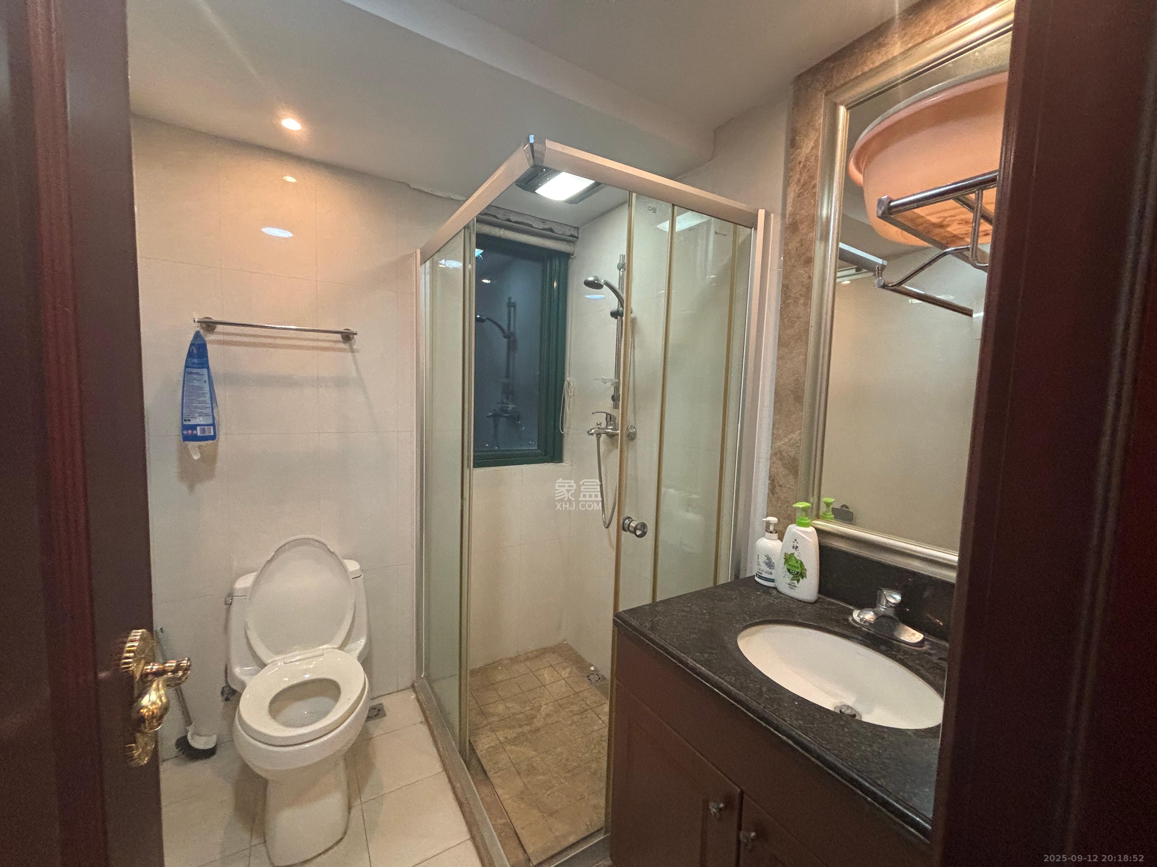 恒大华府  3室2厅1卫    2400.0元/月室内图