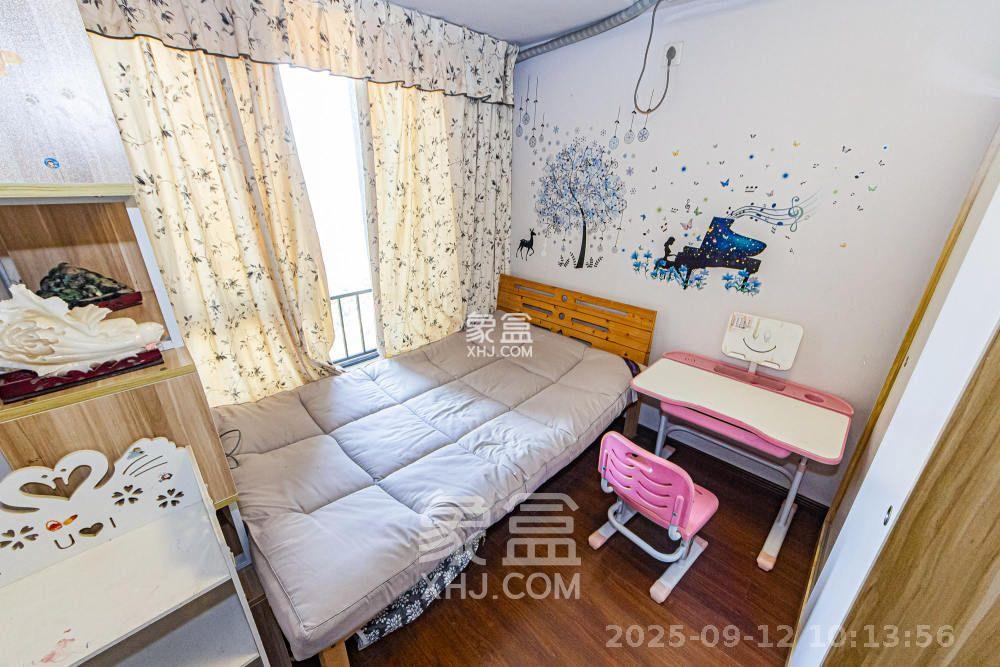 万科城 3室2厅1卫 2600.0元/月 万科城 3室2厅1卫 2600.0元/月室内图