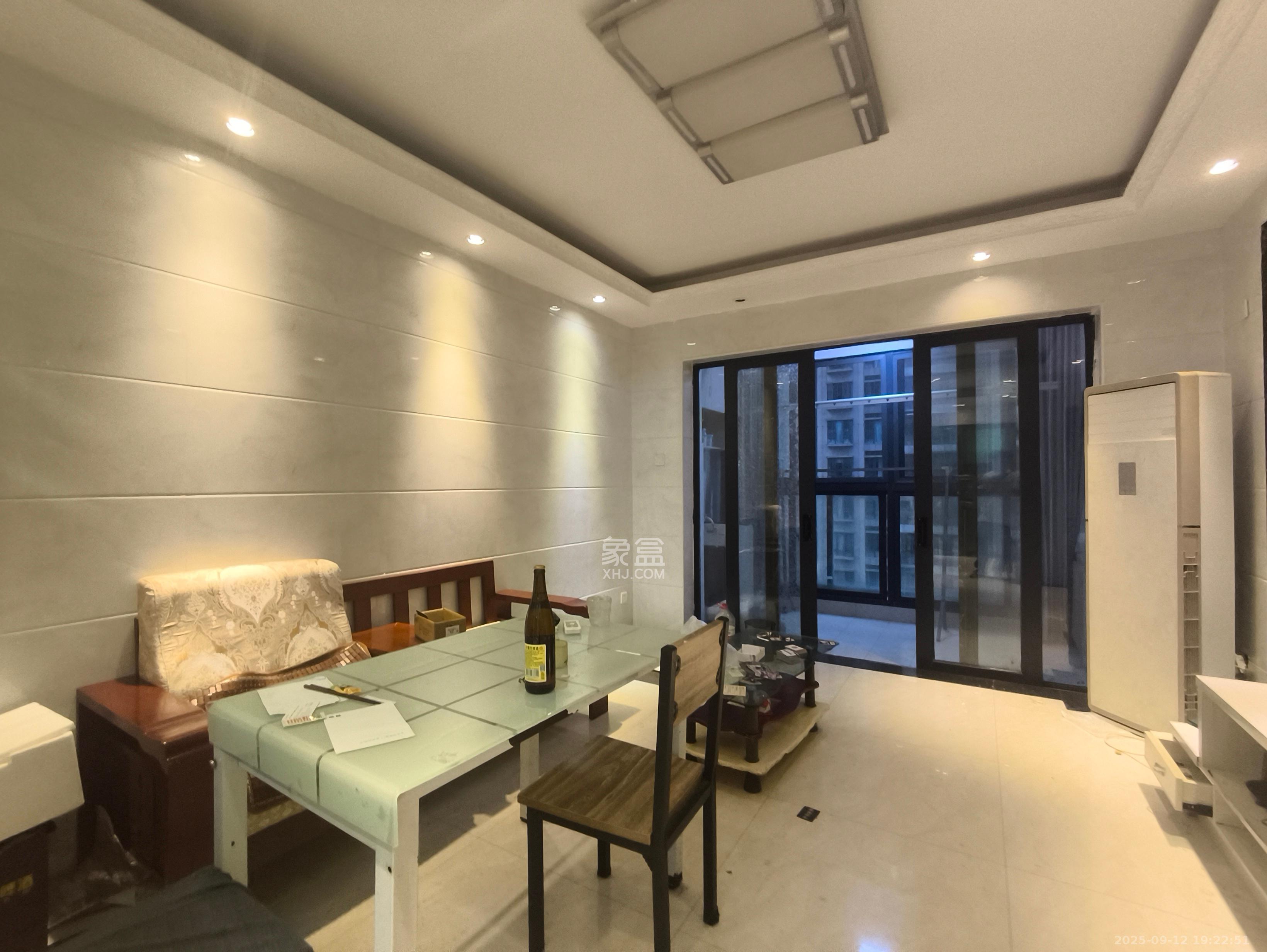 蓝山郡  3室2厅1卫    1800.0元/月 蓝山郡  3室2厅1卫    1800.0元/月室内图