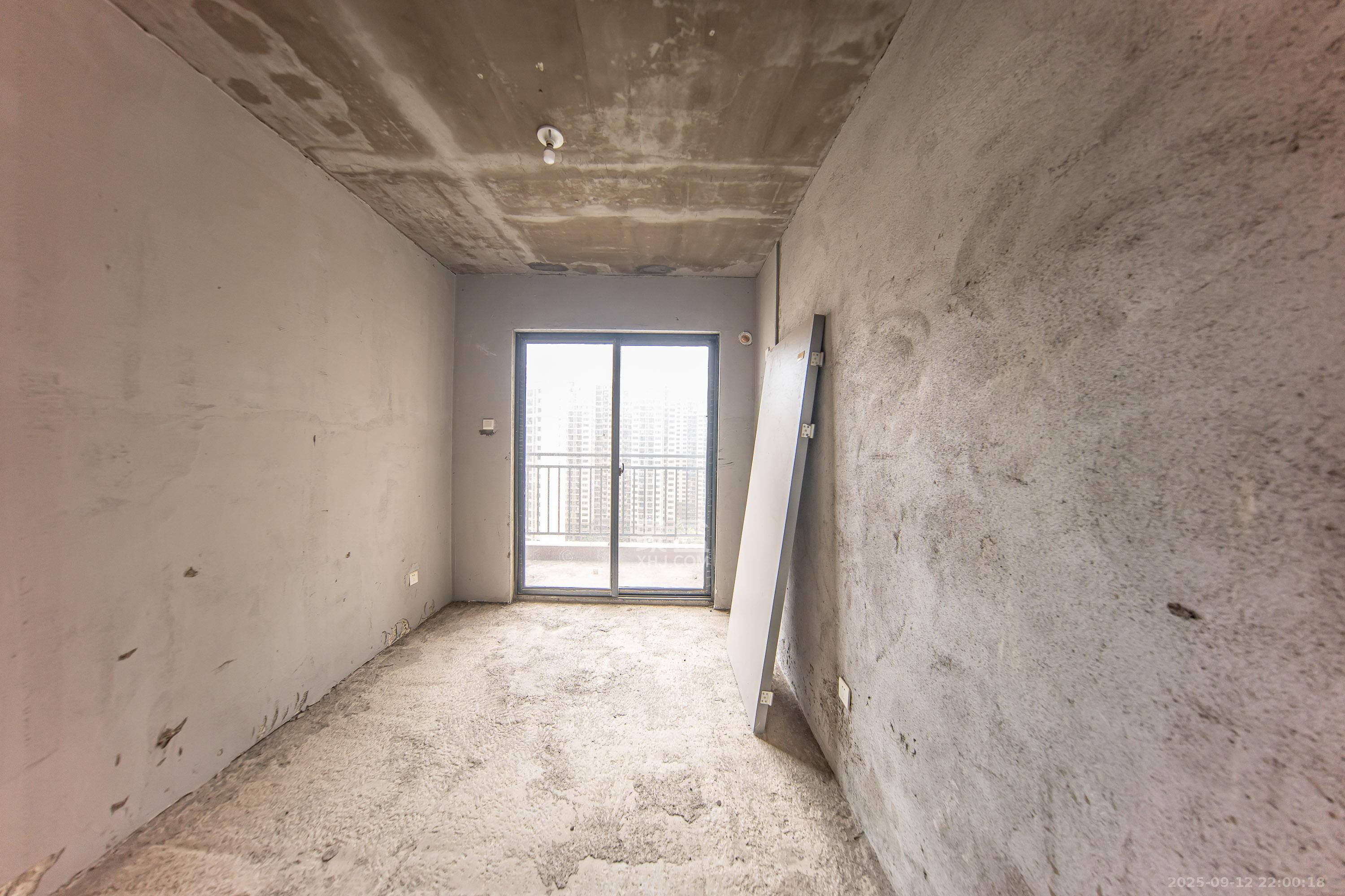 邦盛水岸御园  4室2厅2卫    63.8万卧室