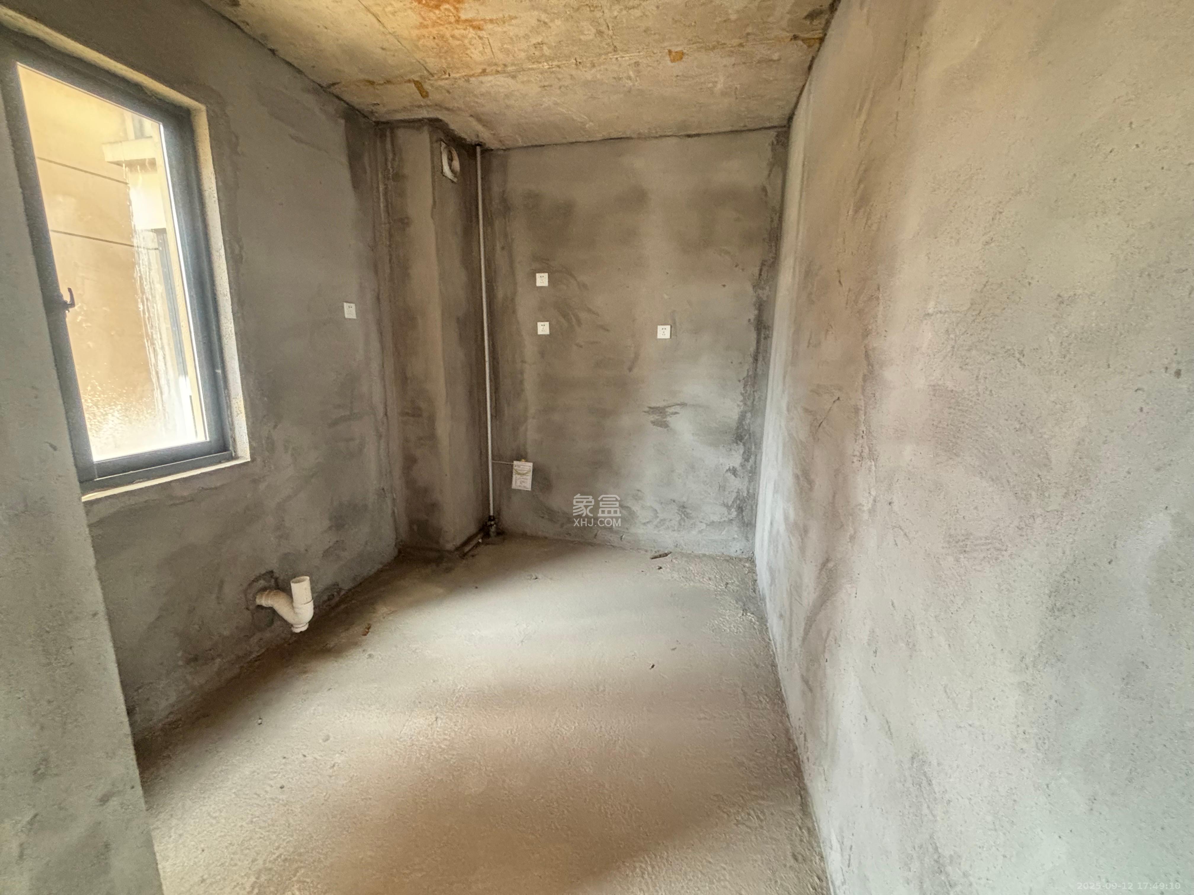 西湖鸿运佳苑  4室2厅2卫    1200.0元/月室内图