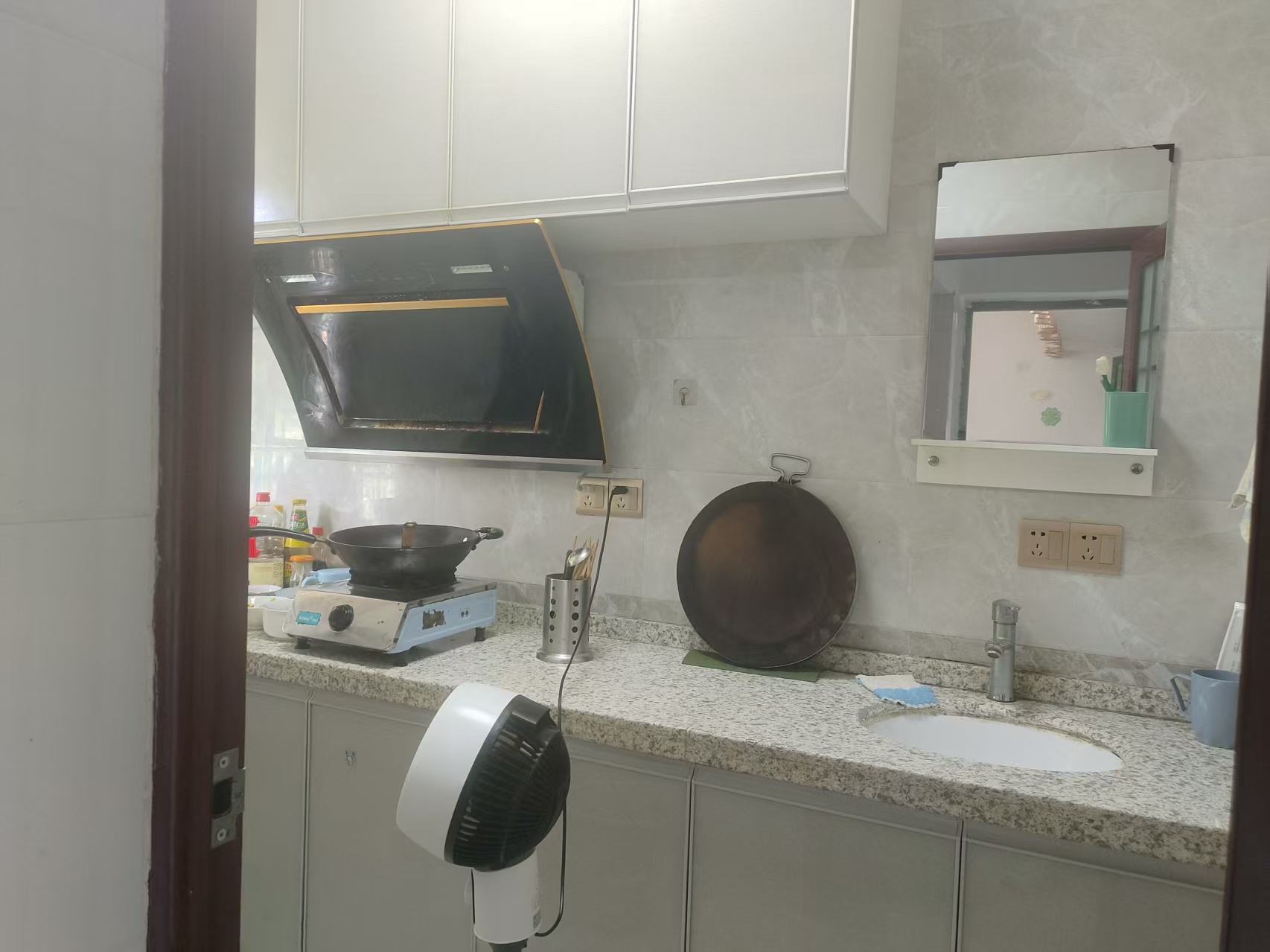 梓园社区(麻纺厂宿舍)  2室1厅1卫    900.0元/月室内图