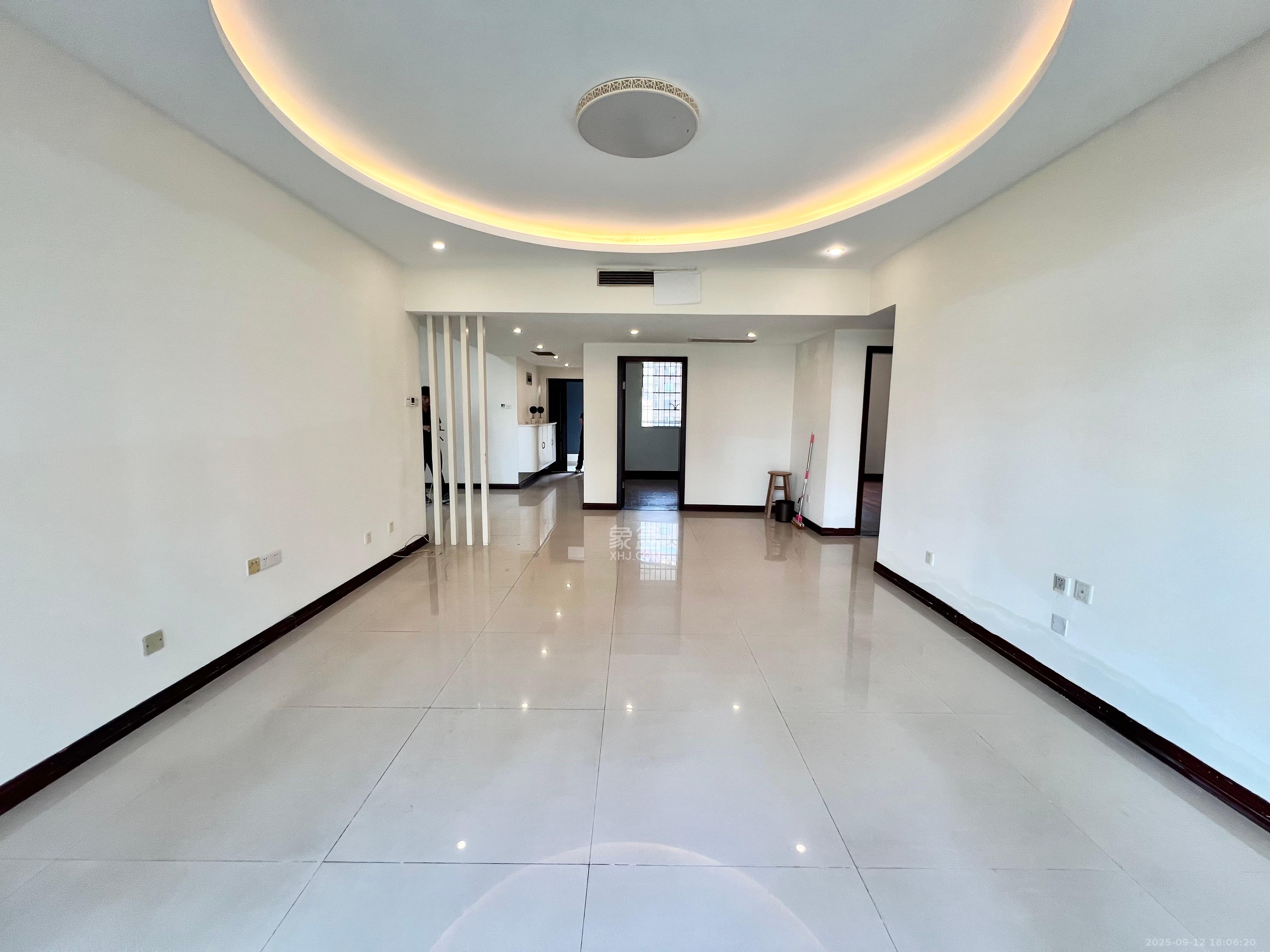 HC新城（建工集团单位房）  3室2厅2卫    2600.0元/月室内图