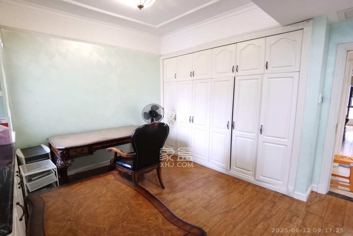 欧莱雅郡 4室2厅2卫 3400.0元/月 欧莱雅郡 4室2厅2卫 3400.0元/月室内图