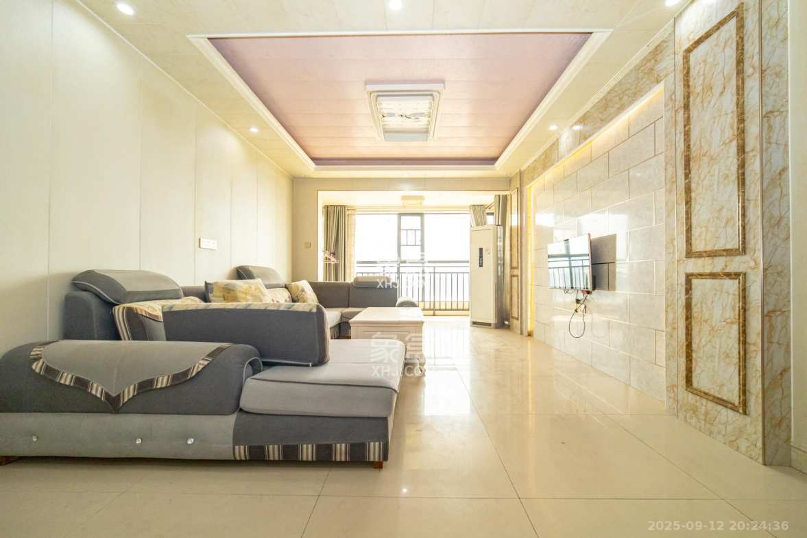 悦湖山 4室2厅2卫 69.8万 悦湖山 4室2厅2卫 69.8万客厅