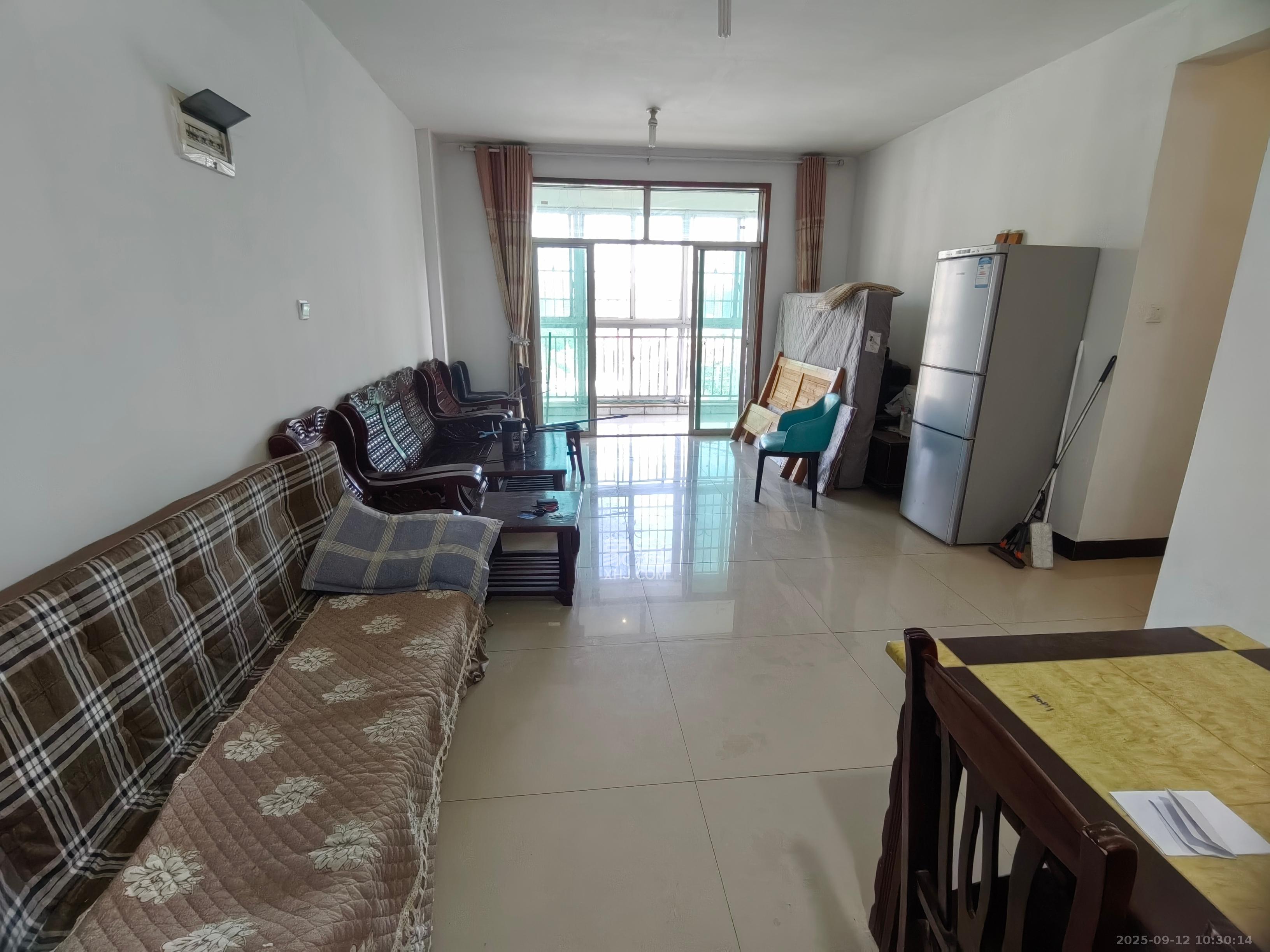 洞井二小区 3室2厅1卫 2100.0元/月 洞井二小区 3室2厅1卫 2100.0元/月室内图