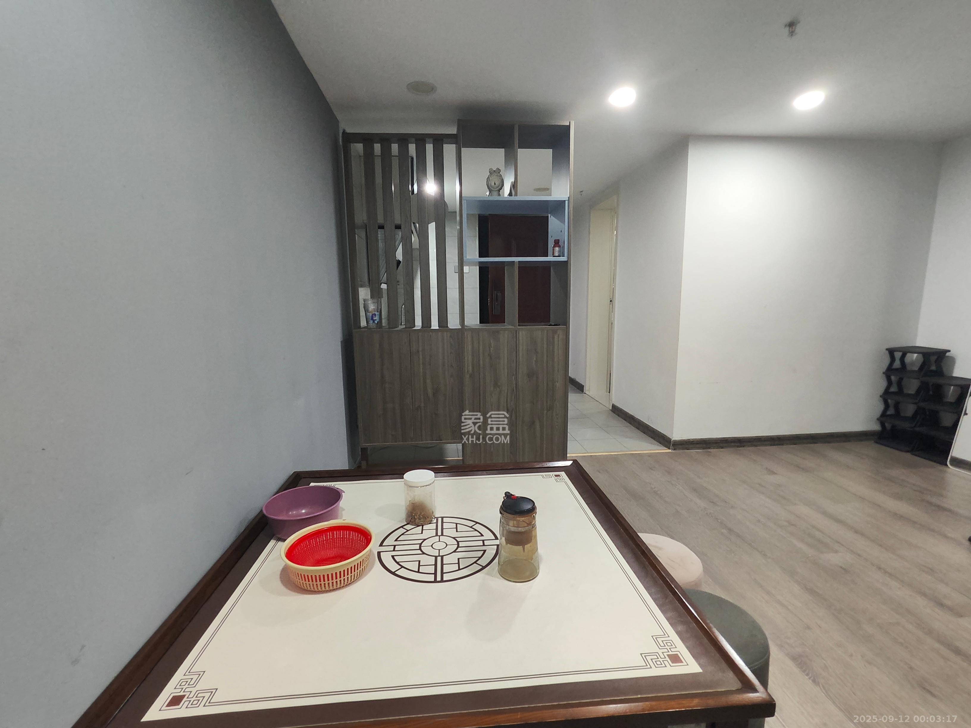 振业城三期  1室1厅1卫    1900.0元/月 振业城三期  1室1厅1卫    1900.0元/月室内图