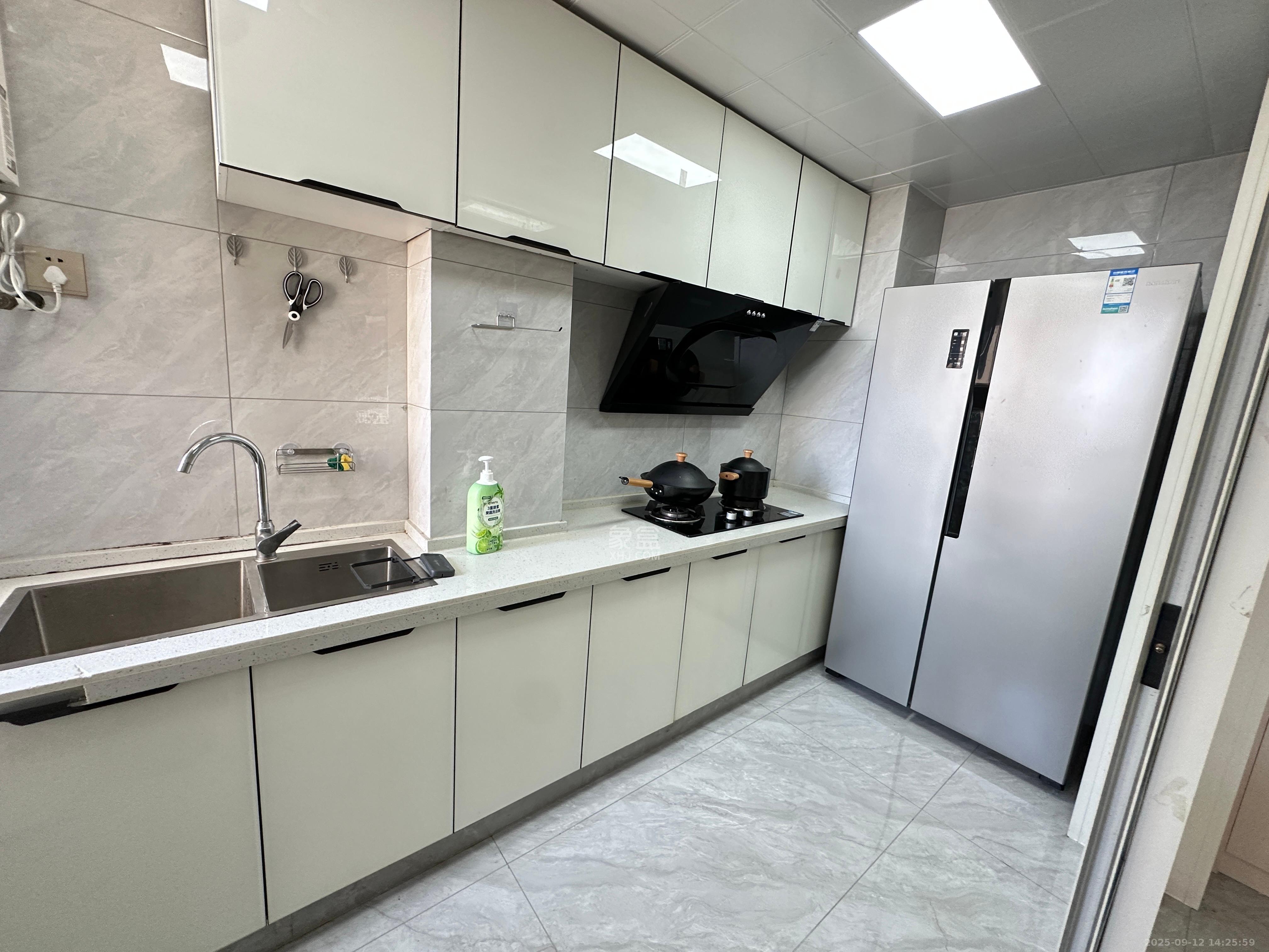 保利国际广场  3室2厅1卫    6000.0元/月室内图