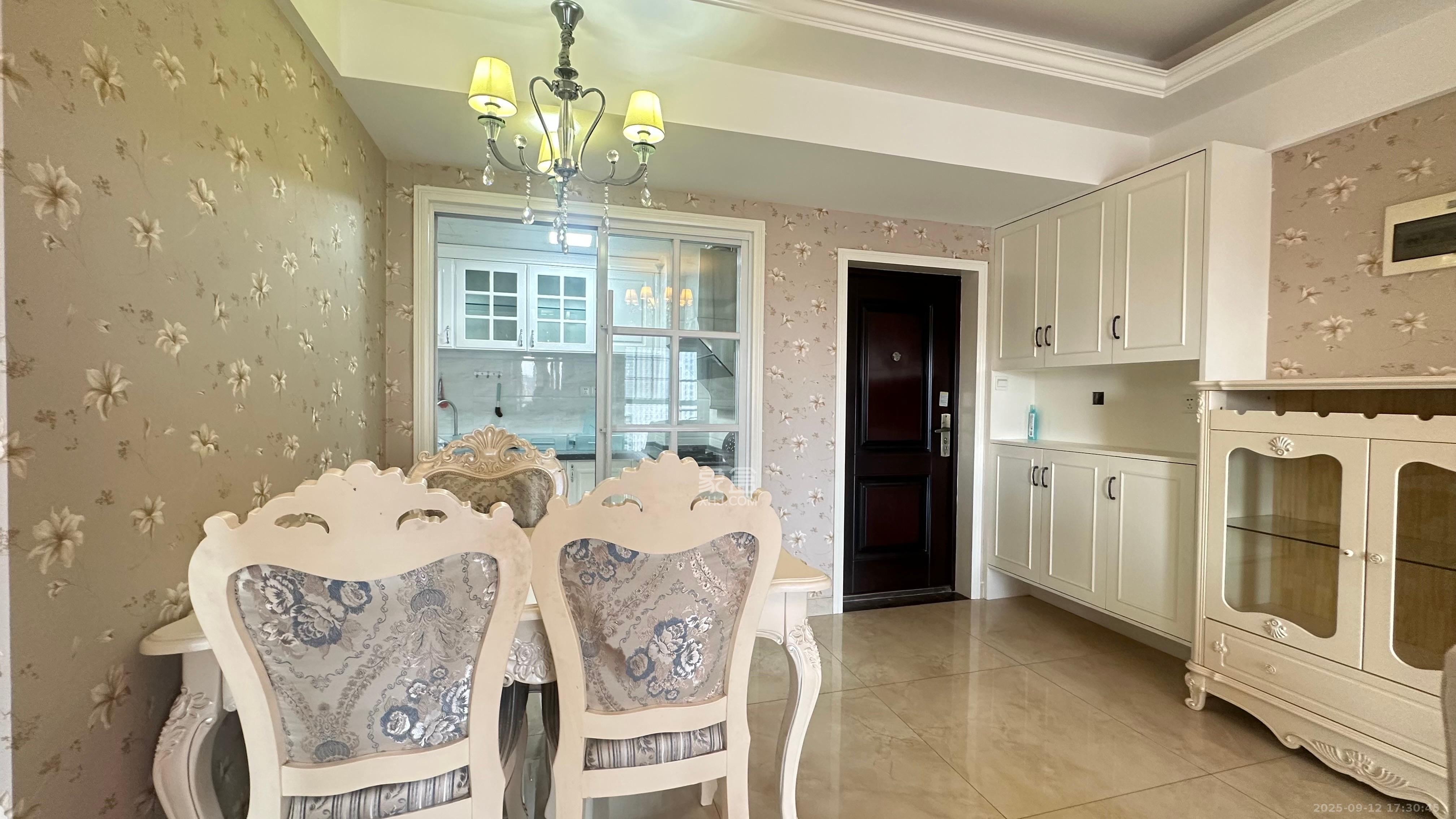 COCO蜜城  3室2厅1卫    2500.0元/月室内图