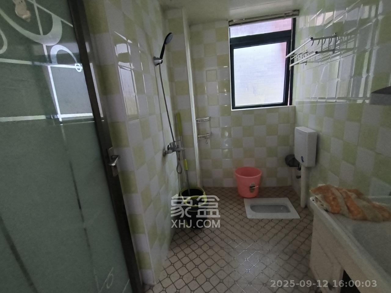 麓谷公馆(涉外国际公馆) 3室2厅2卫 2400.00元/月 麓谷公馆(涉外国际公馆) 3室2厅2卫 2400.00元/月室内图