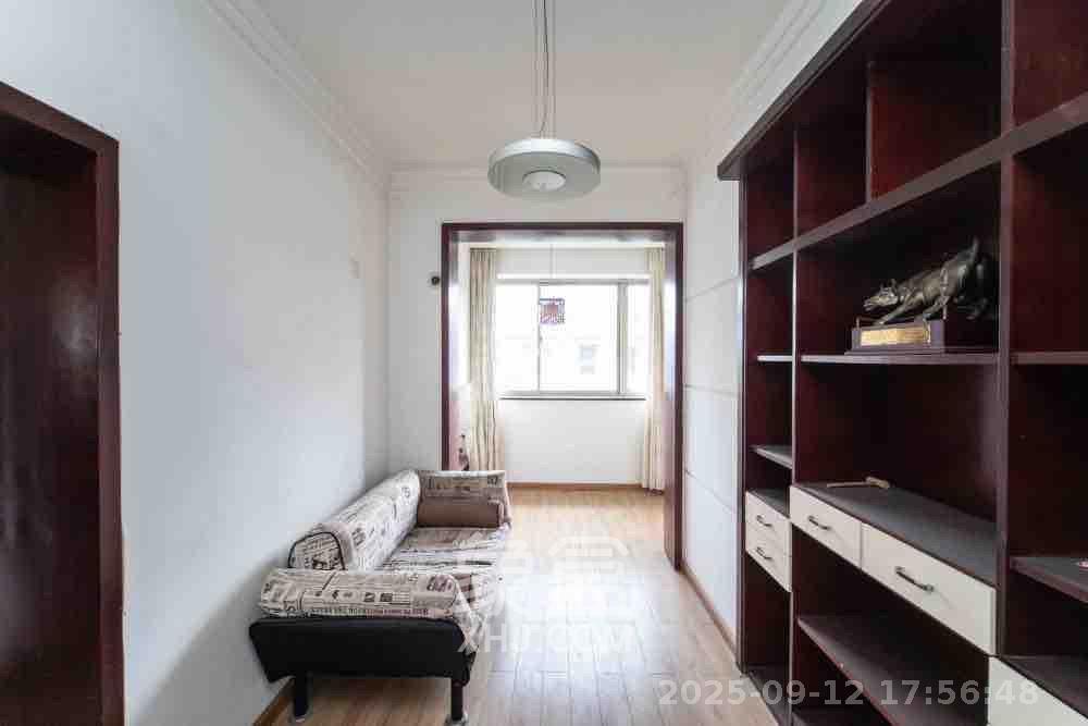 芙蓉公寓 4室2厅2卫 2500.0元/月 芙蓉公寓 4室2厅2卫 2500.0元/月室内图