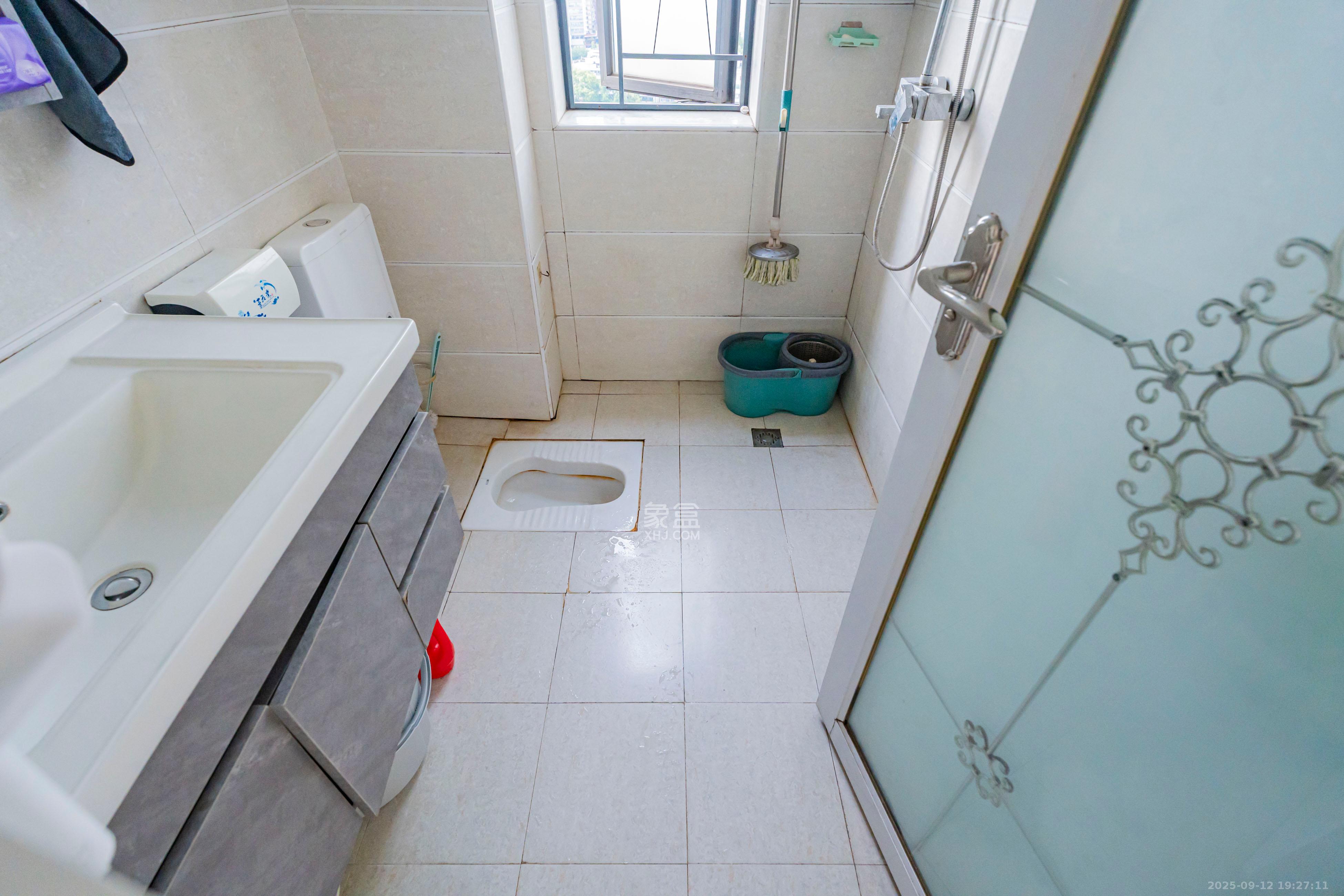 兰亭峰景  2室2厅1卫    66.0万卫生间