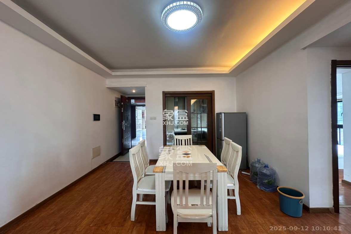 藏珑湖上国际花园 3室2厅2卫 3500.0元/月 藏珑湖上国际花园 3室2厅2卫 3500.0元/月室内图