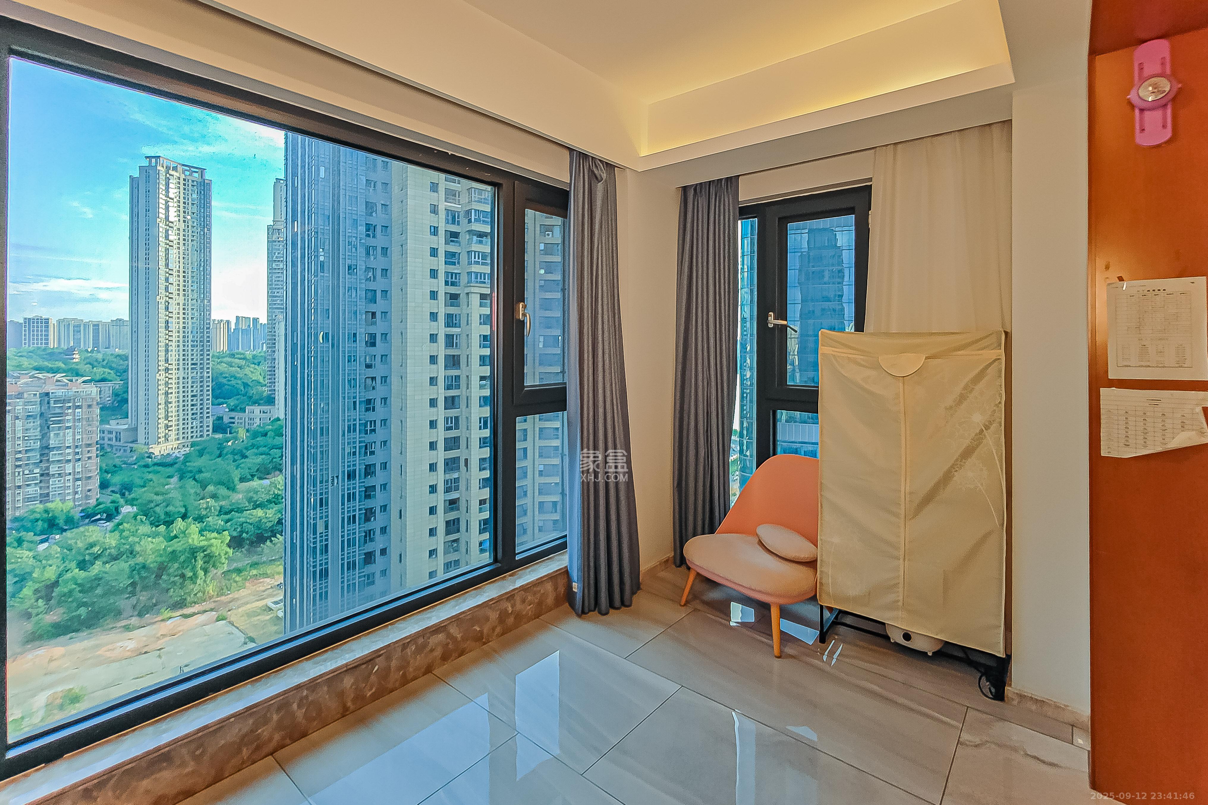 保利国际广场  1室2厅1卫    376.0万 保利国际广场  1室2厅1卫    376.0万阳台