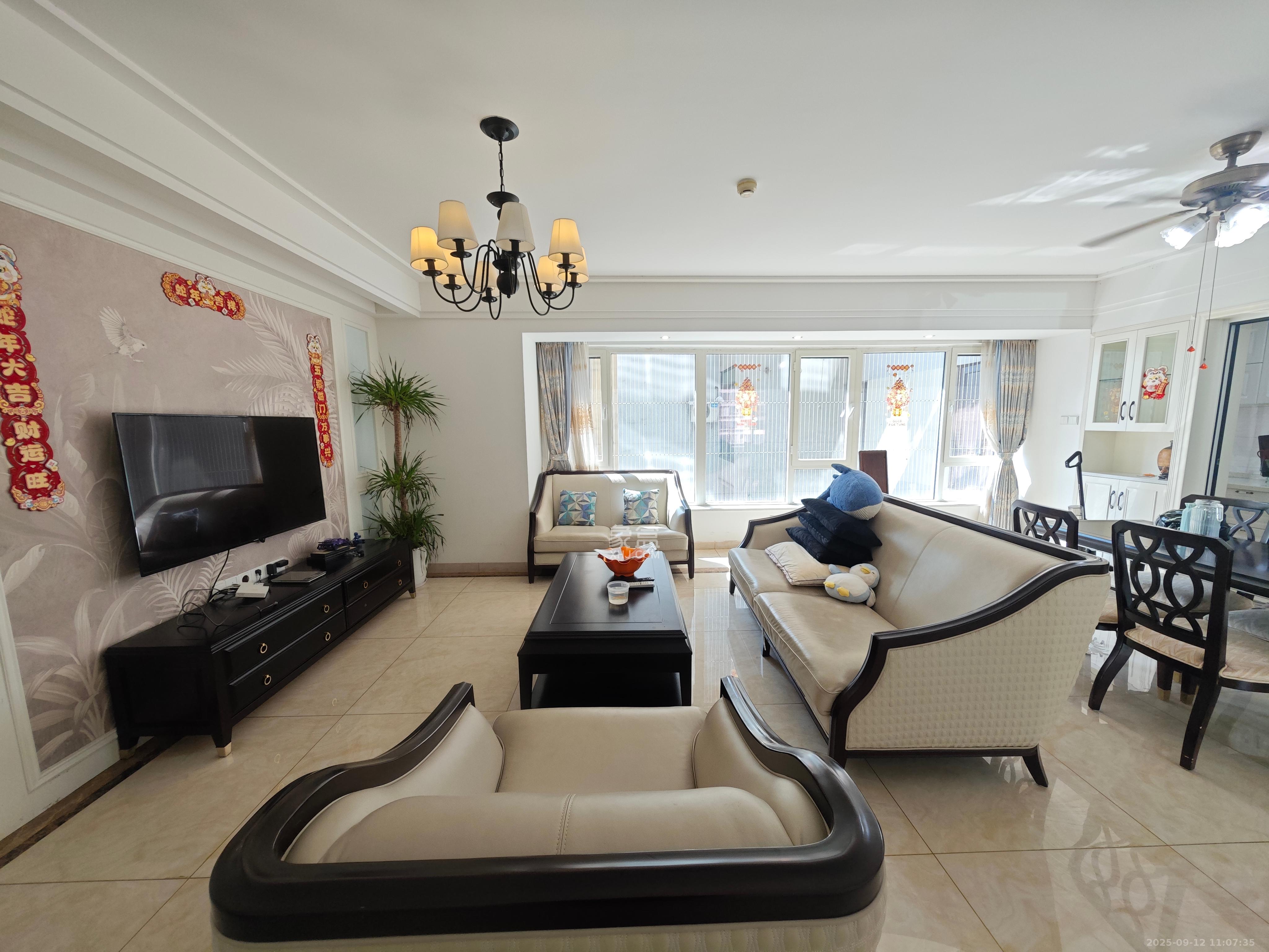 北辰三角洲E3区  4室2厅2卫    5500.0元/月室内图