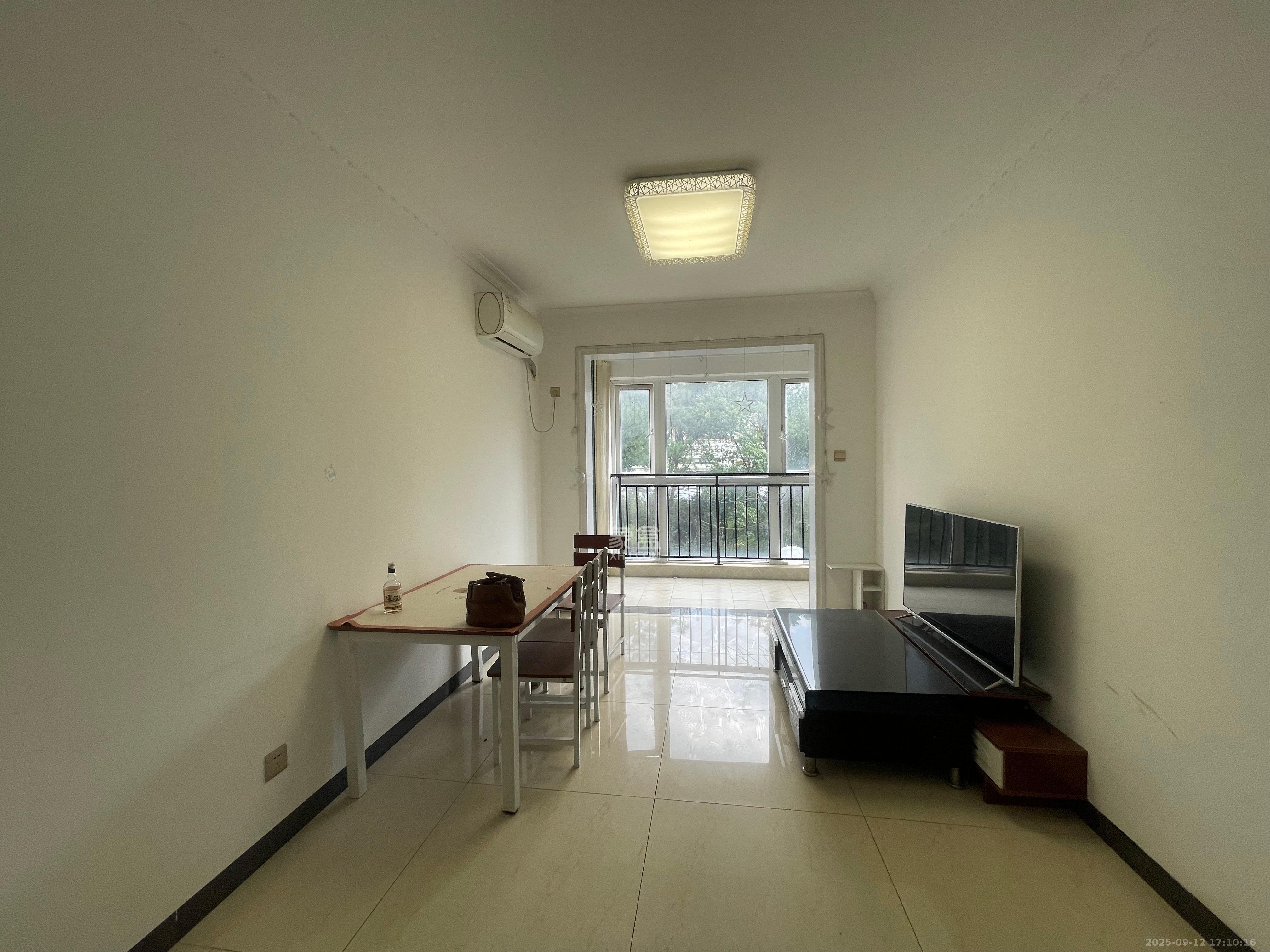 荣盛花语城  2室1厅1卫    1600.0元/月 荣盛花语城  2室1厅1卫    1600.0元/月室内图