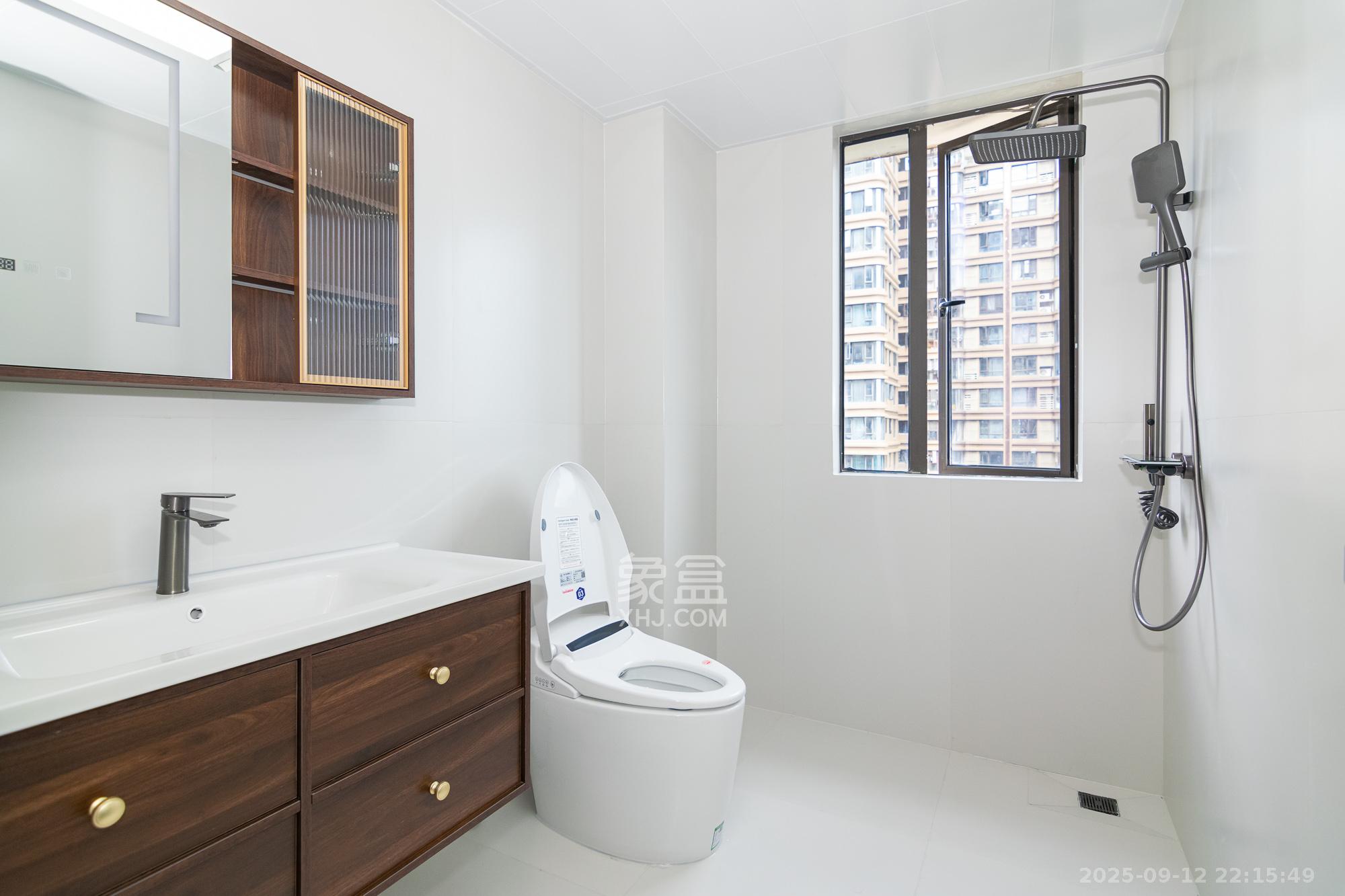 润和长郡(润和紫郡二三期) 4室2厅2卫 129.8万 润和长郡(润和紫郡二三期) 4室2厅2卫 129.8万卫生间