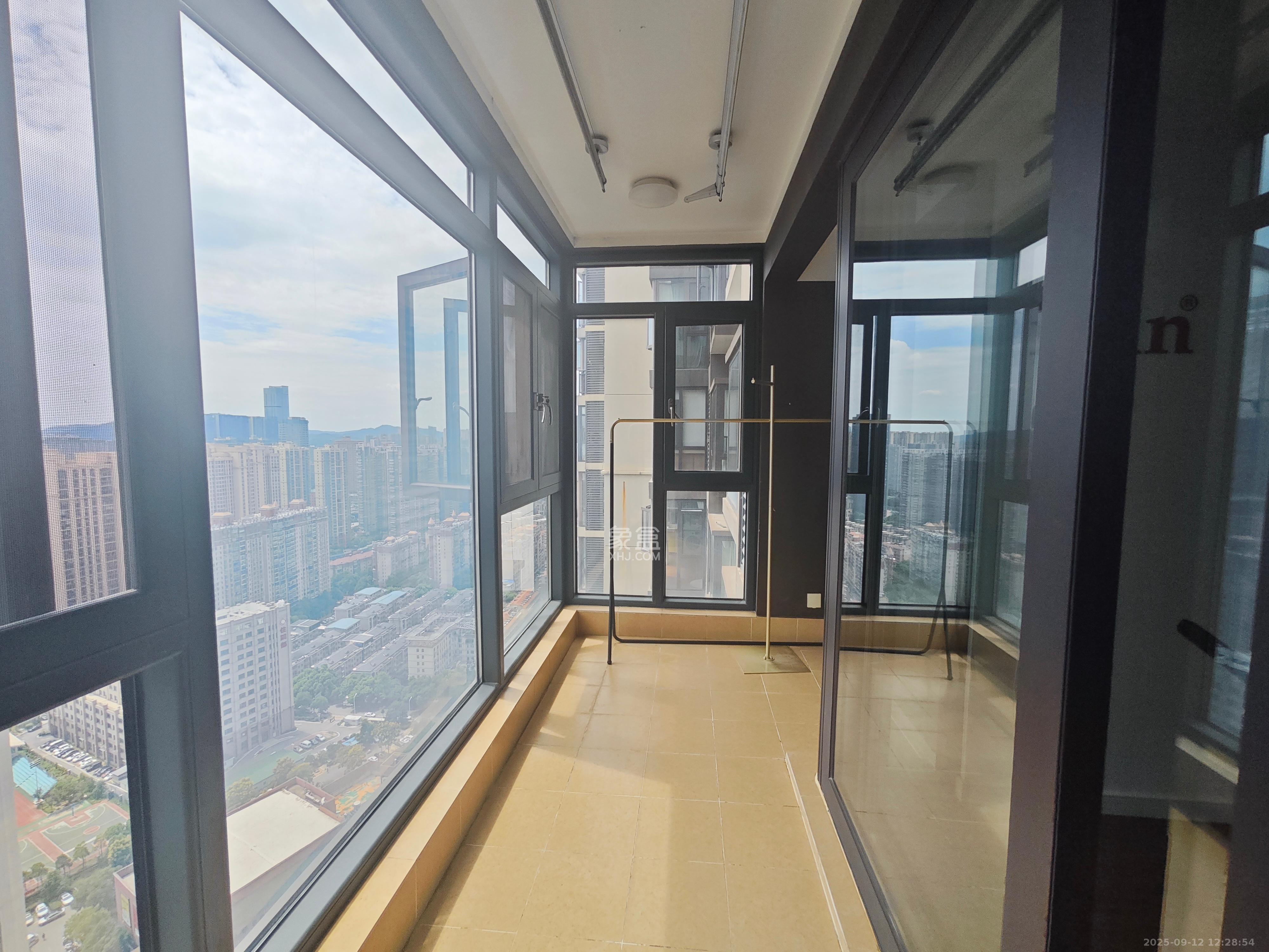 万科里金域国际 4室2厅2卫 5330.0元/月 万科里金域国际 4室2厅2卫 5330.0元/月室内图