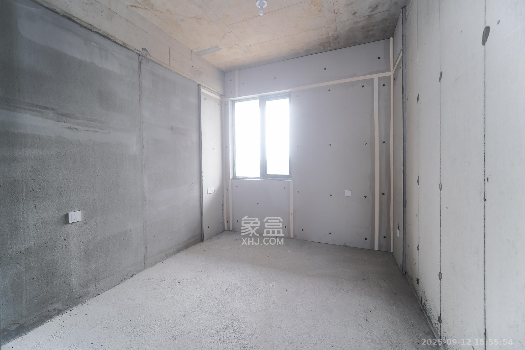 和顺府  4室2厅1卫    110.0万 和顺府  4室2厅1卫    110.0万卧室