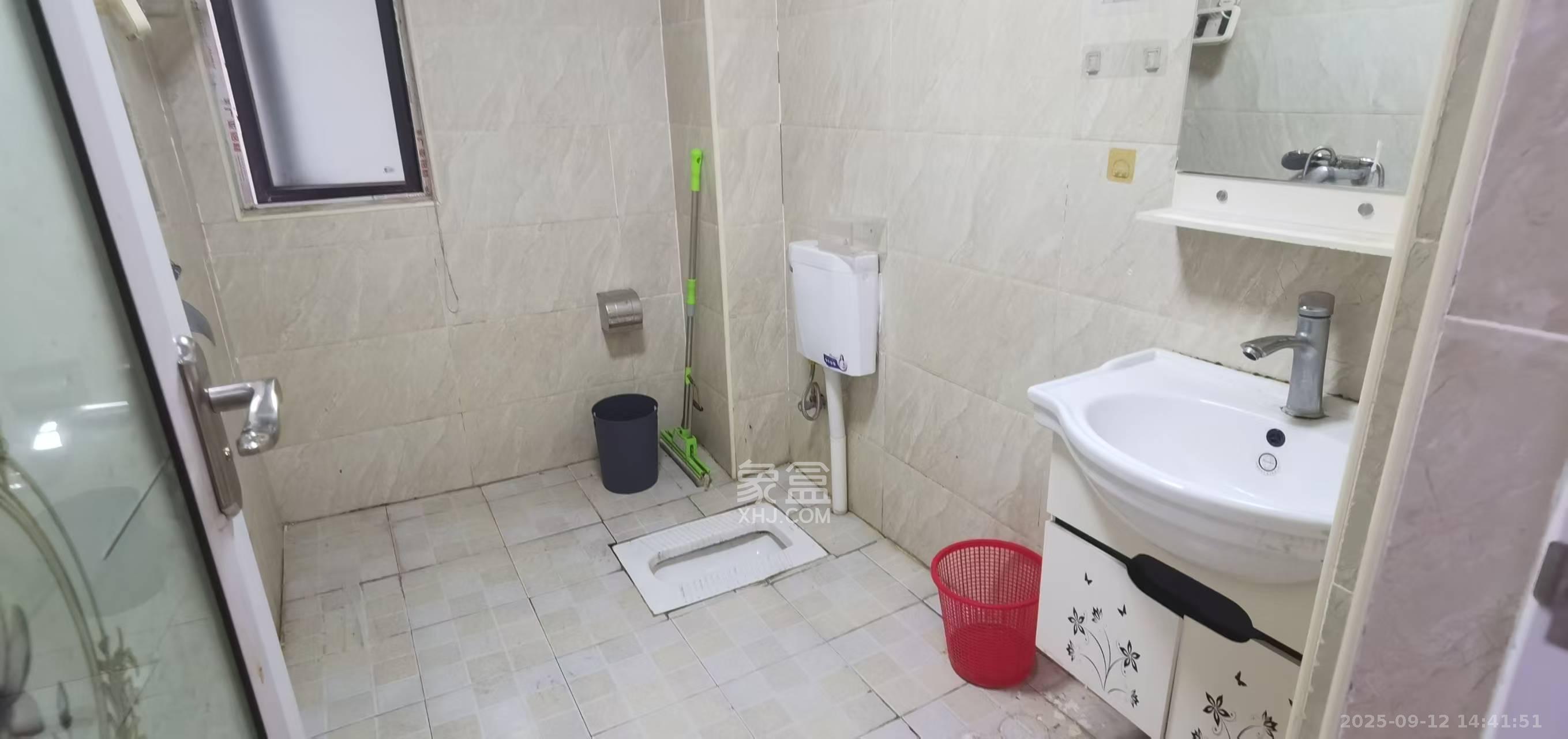 和泓梅溪四季 3室2厅1卫 2400.0元/月 和泓梅溪四季 3室2厅1卫 2400.0元/月室内图